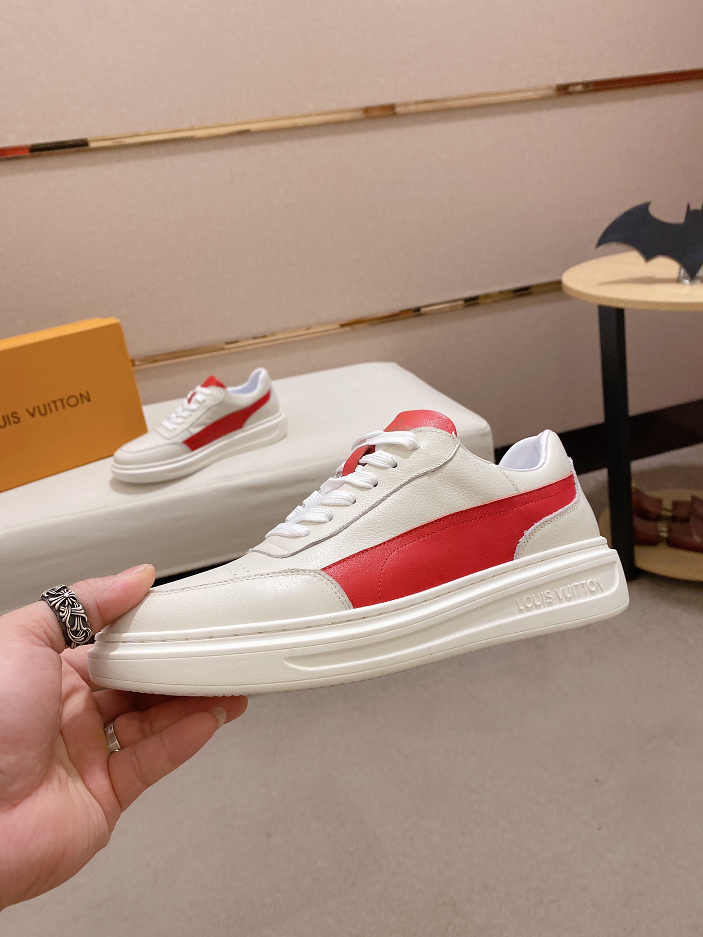 Louis Vuitton Low Top sneaker 122 - vstockx