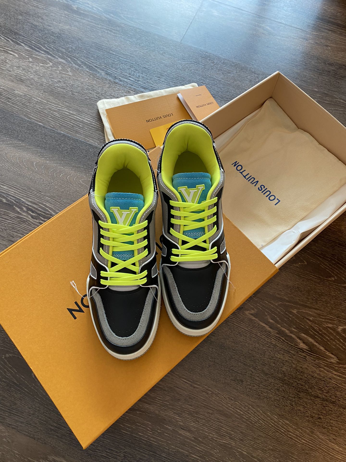 Louis Vuitton LV TRAINERS SNEAKER 9 - vstockx
