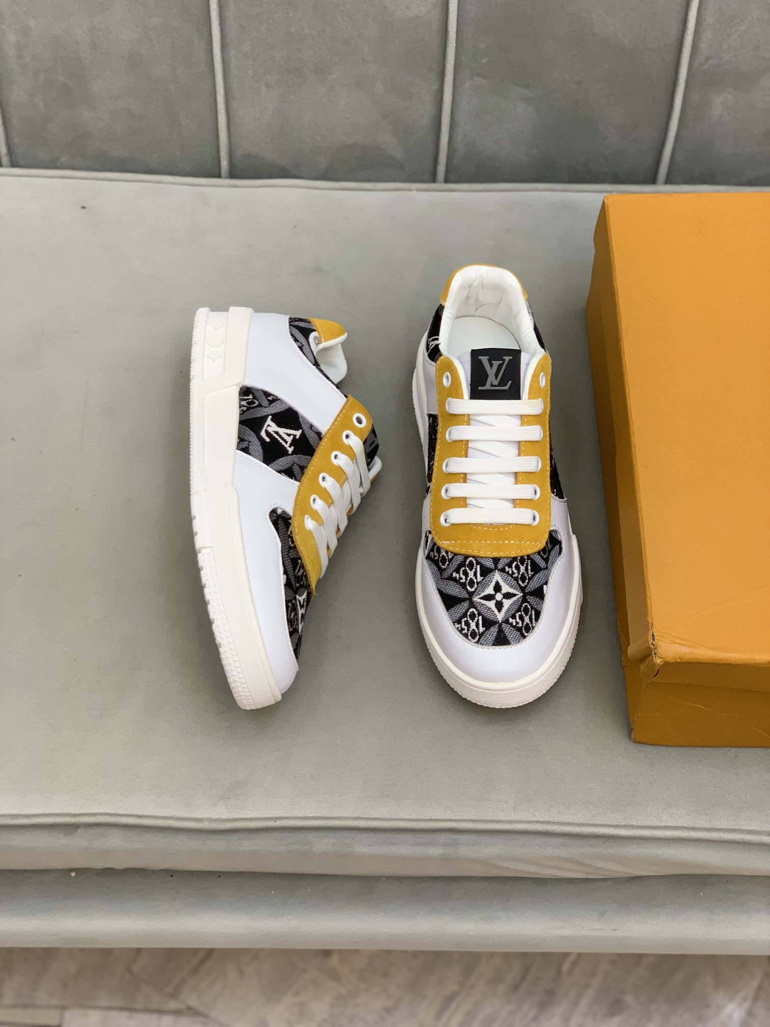 Louis Vuitton Low Top sneaker 11 - vstockx