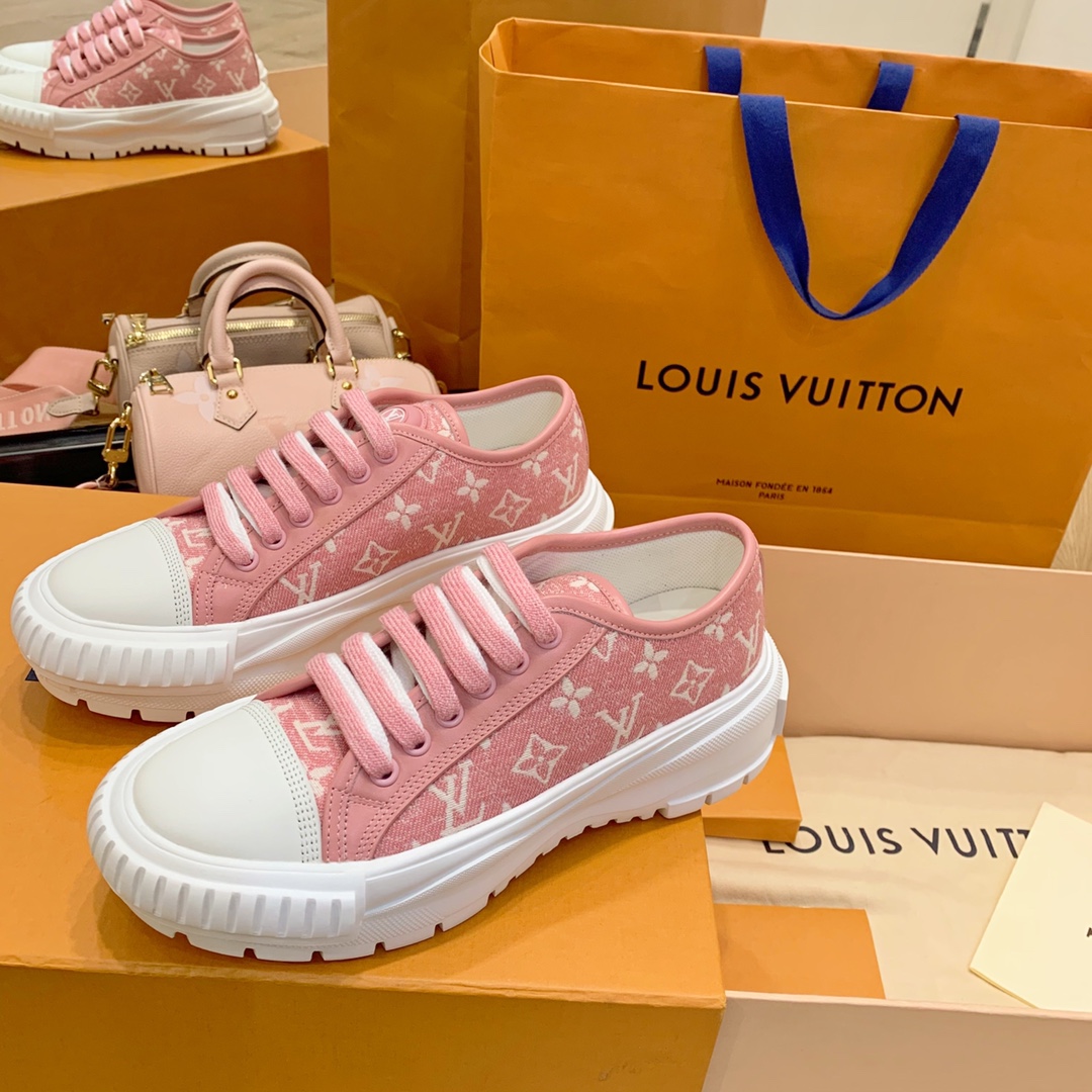 Louis Vuitton LV SQUAD TRAINER BOOTS 5 - vstockx
