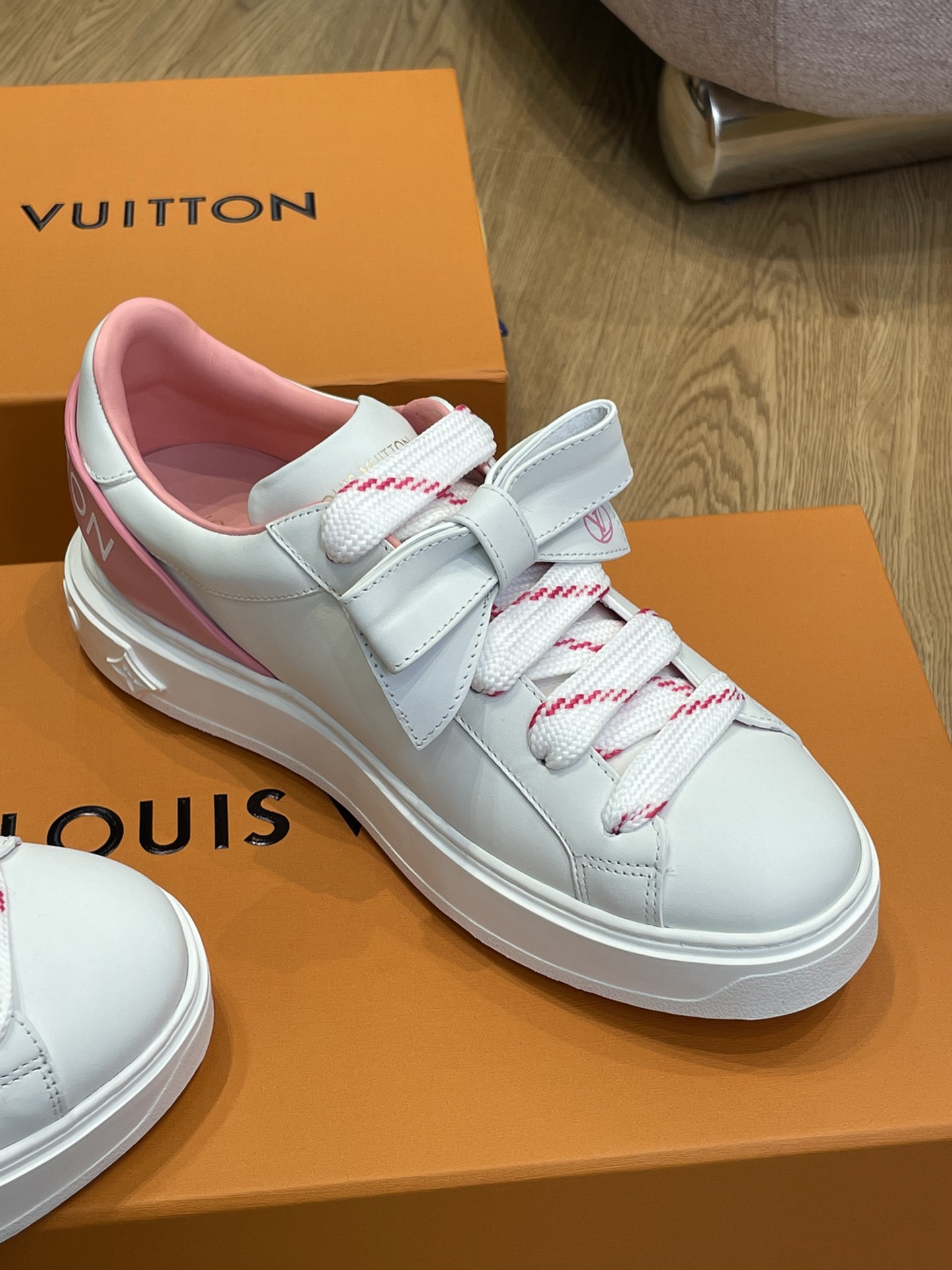 Louis Vuitton SNEAKER 4 - vstockx