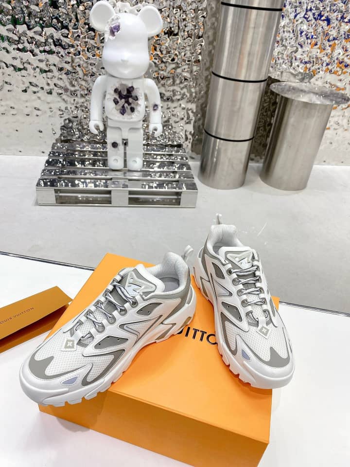 Louis Vuitton LV Runner Tatic Sneaker White - vstockx