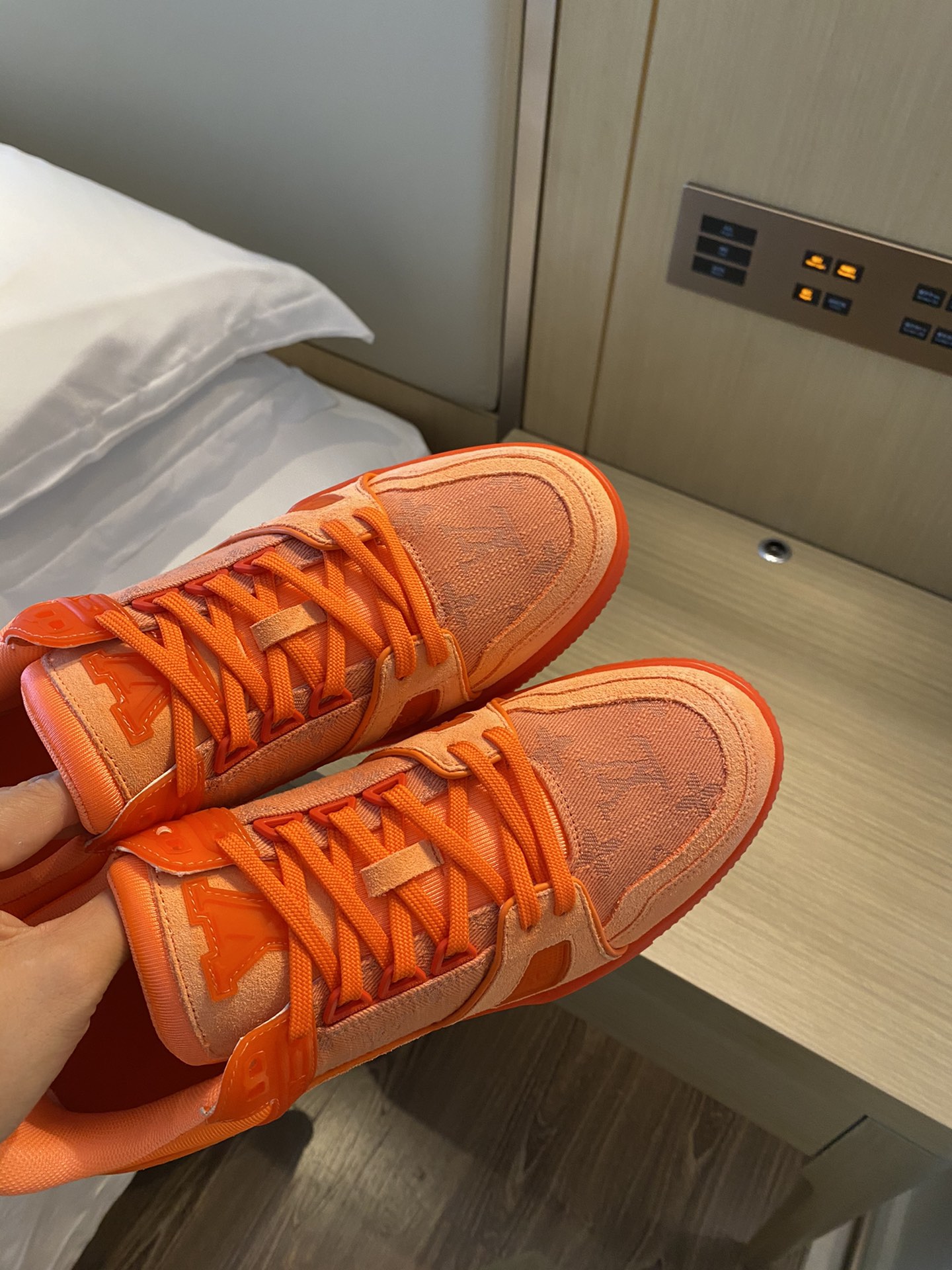 Louis Vuitton LV TRAINERS SNEAKER 9 - vstockx