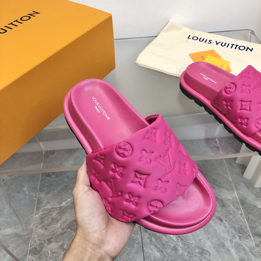 Louis Vuitton POOL PILLOW COMFORT MULES WOMEN 1 - vstockx