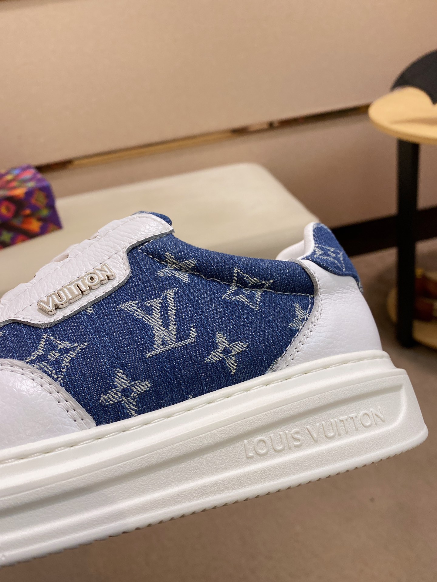 Louis Vuitton Low Top sneaker 108 - vstockx