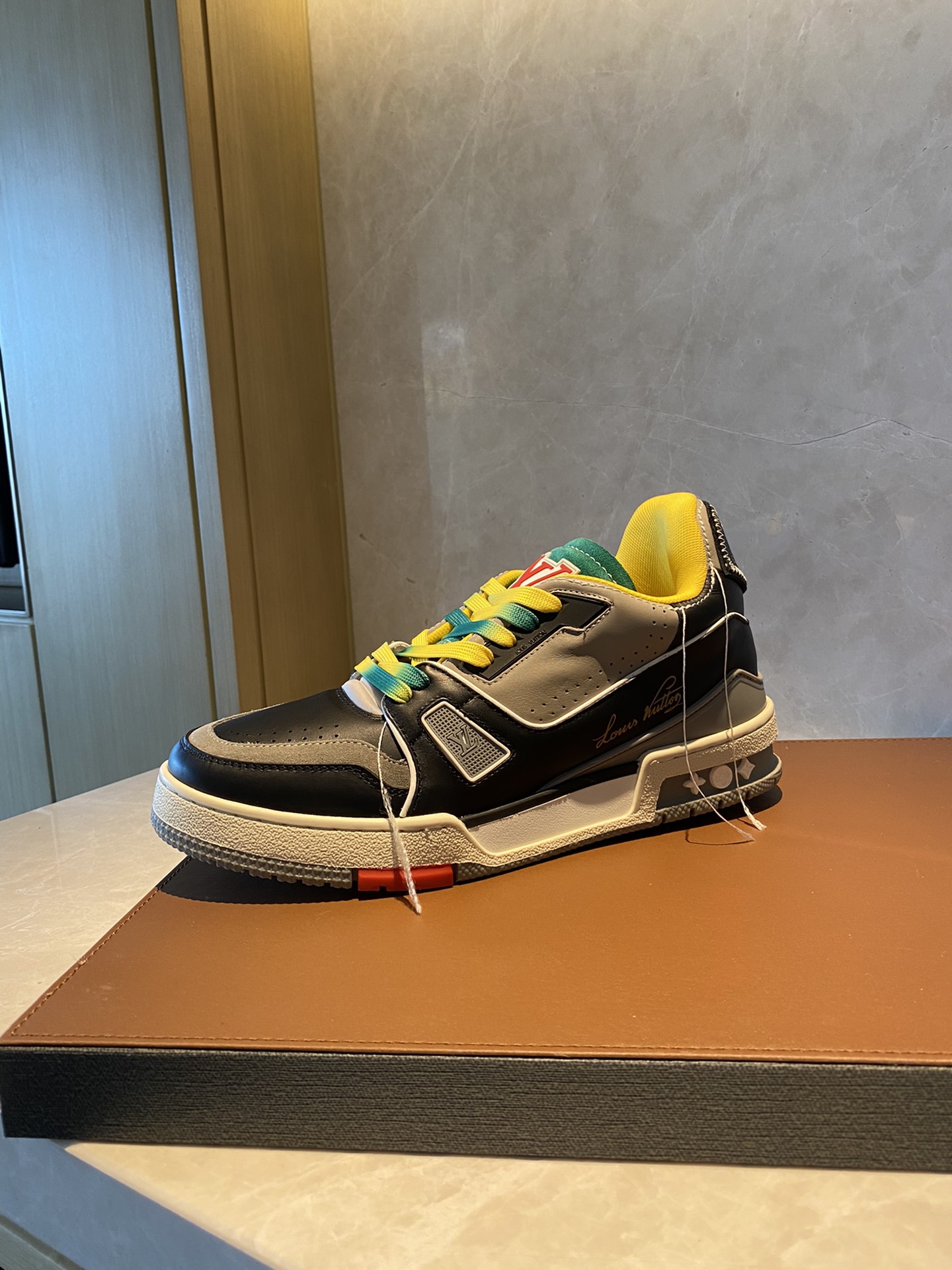 Louis Vuitton LV TRAINERS SNEAKER 9 - vstockx
