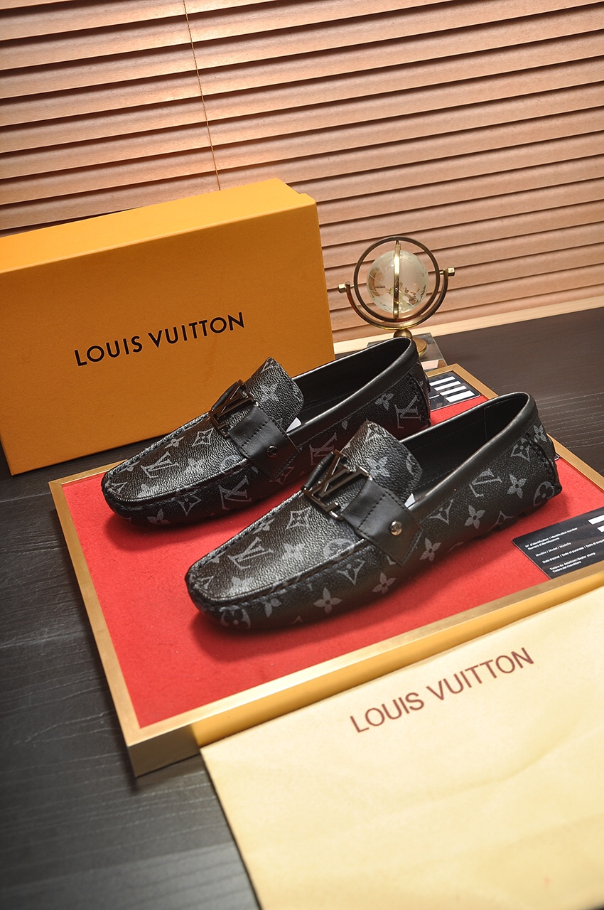 Louis Vuitton Leather Boots 33 - vstockx