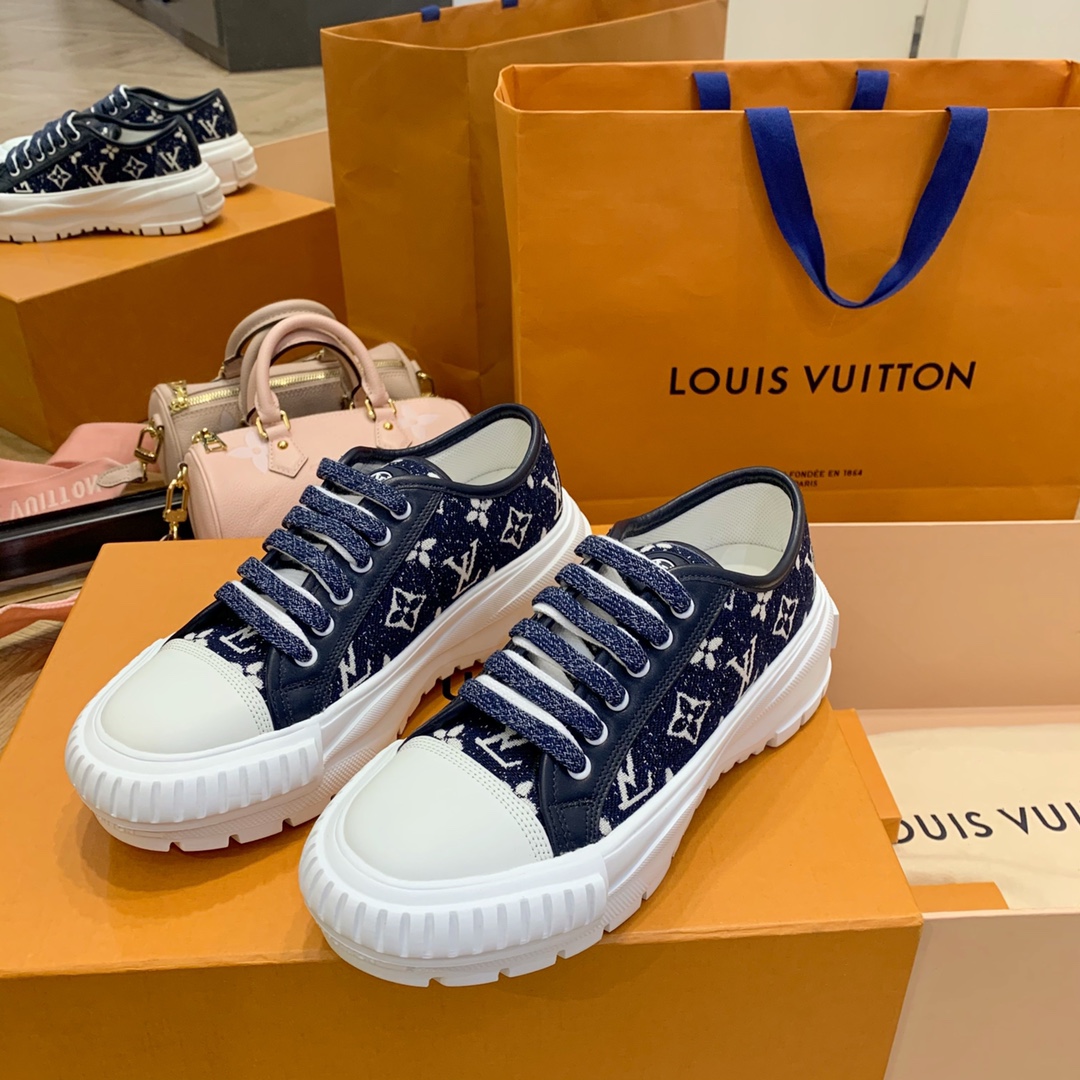 Louis Vuitton LV SQUAD TRAINER BOOTS 5 - vstockx