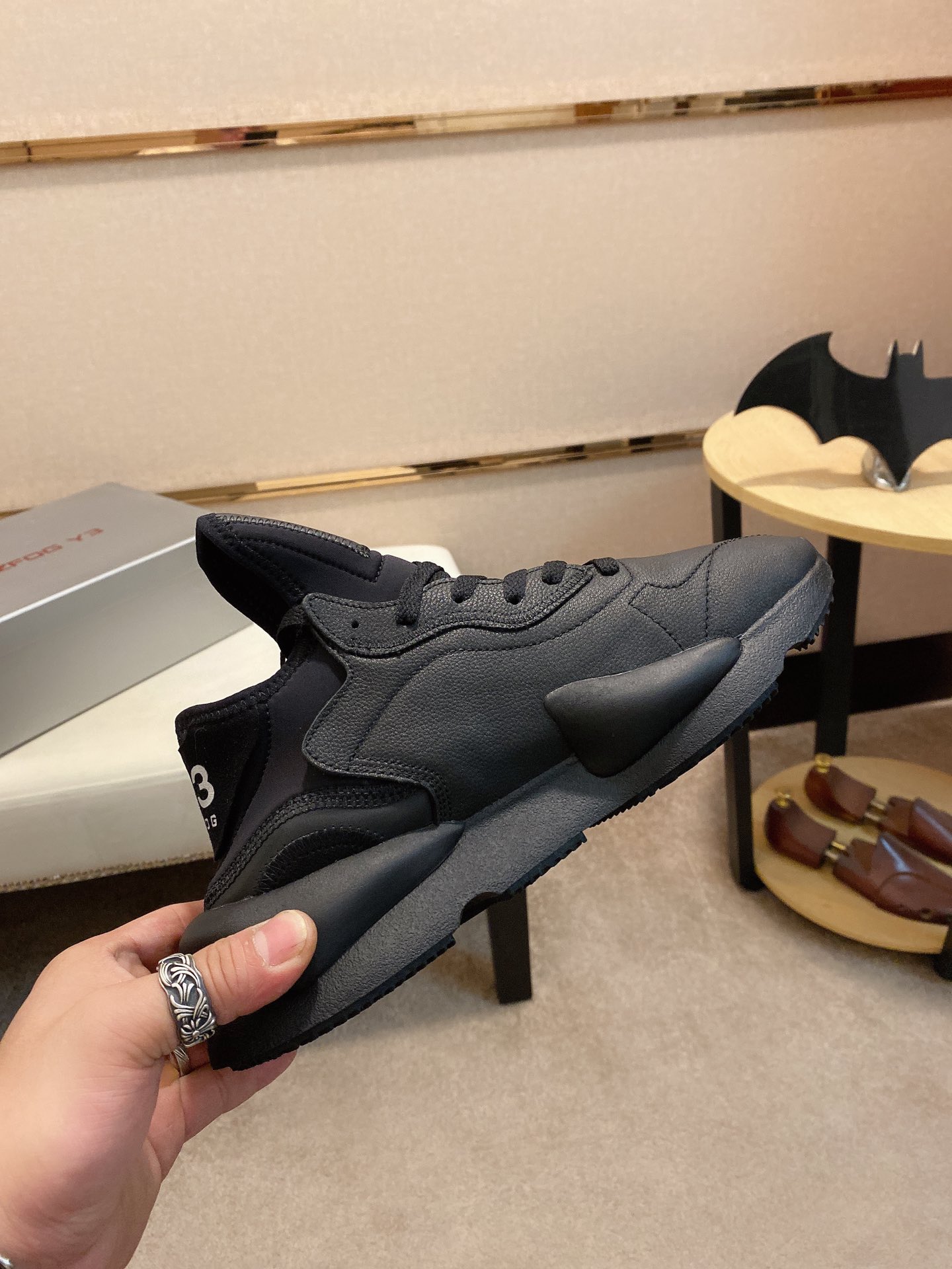 Y-3 Kaiwa Lace-Up Sneakers 45 - vstockx