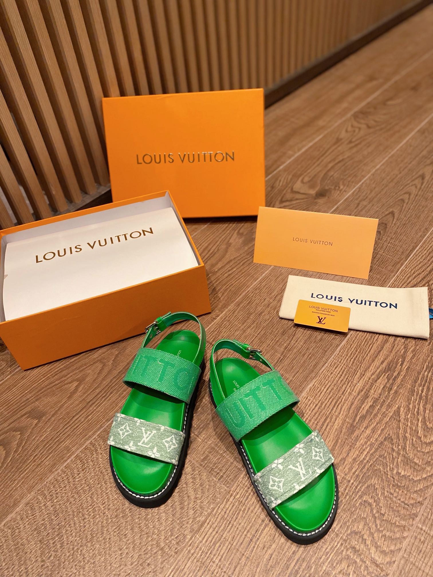 Louis Vuitton PASEO FLAT COMFORT SANDALS WOMEN 8 - vstockx