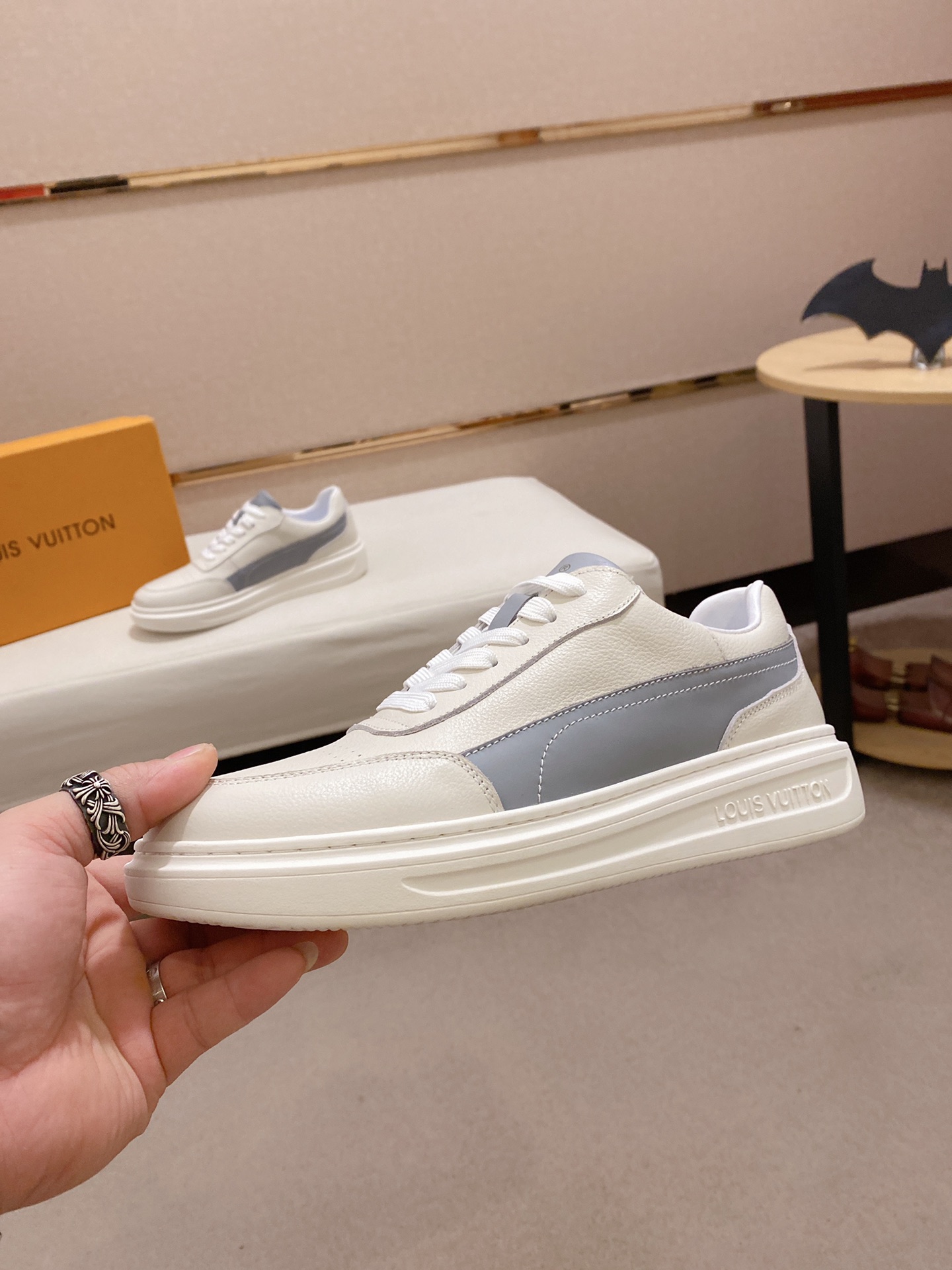Louis Vuitton Low Top sneaker 123 - vstockx