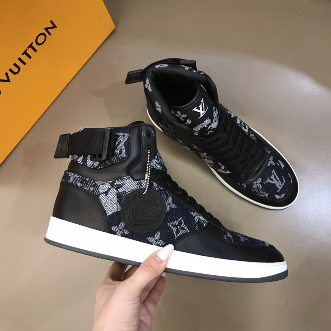 Louis Vuitton Rivoli sneaker 13 - vstockx