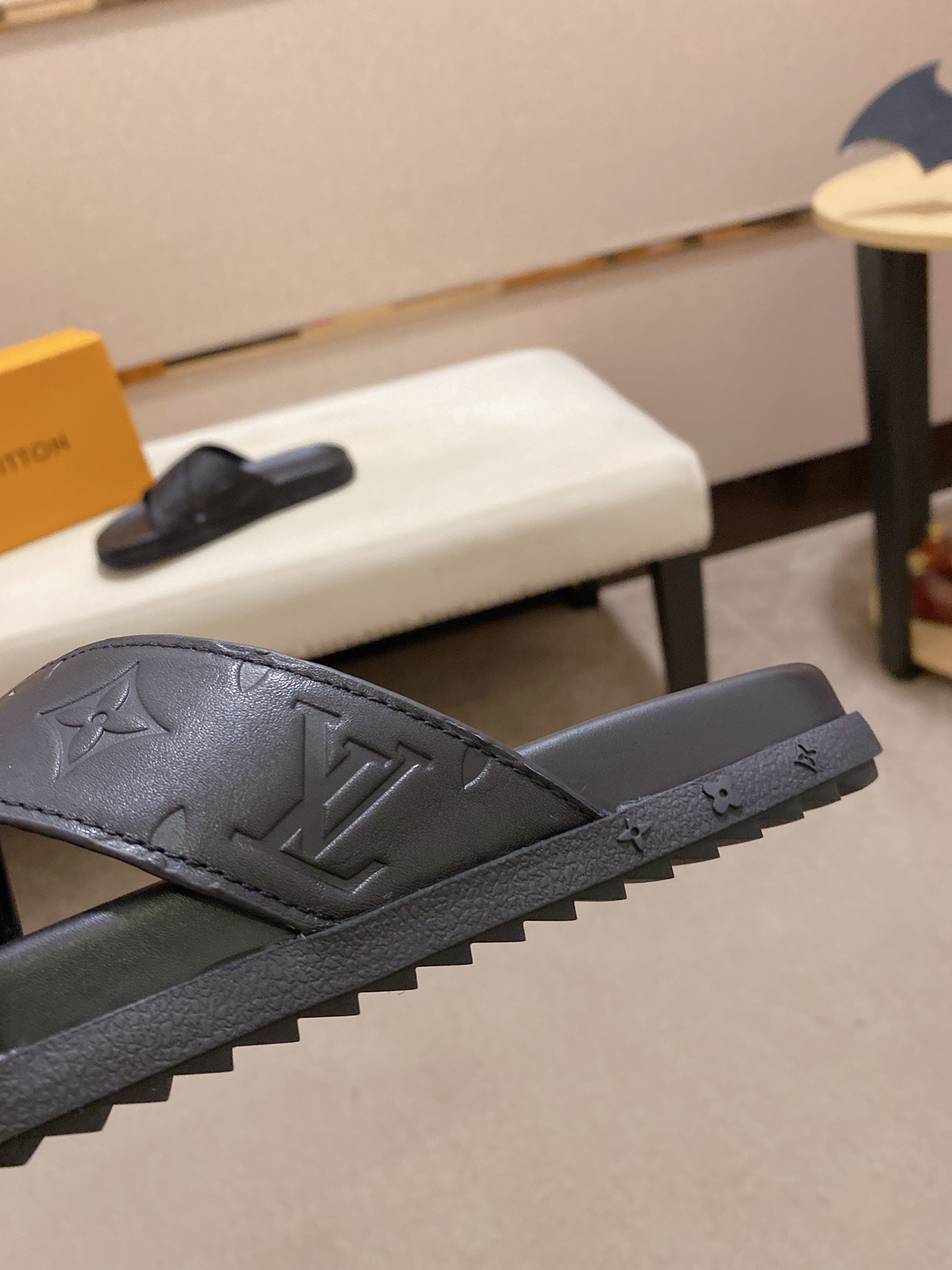 Louis Vuitton Slipper 10 - vstockx