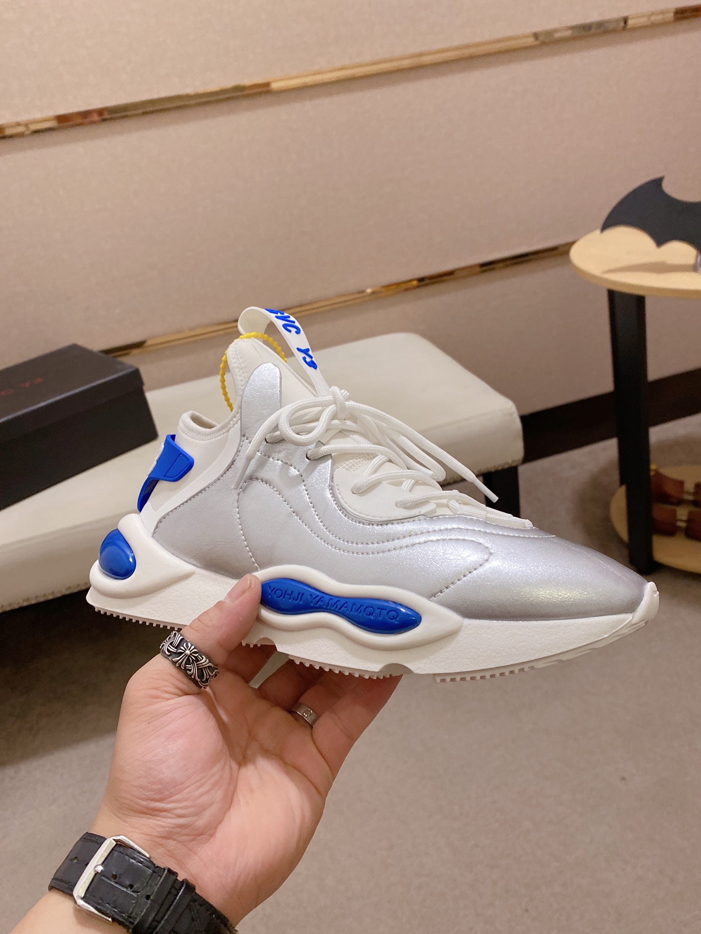 Y-3 Kaiwa Lace-Up Sneakers 2 - vstockx