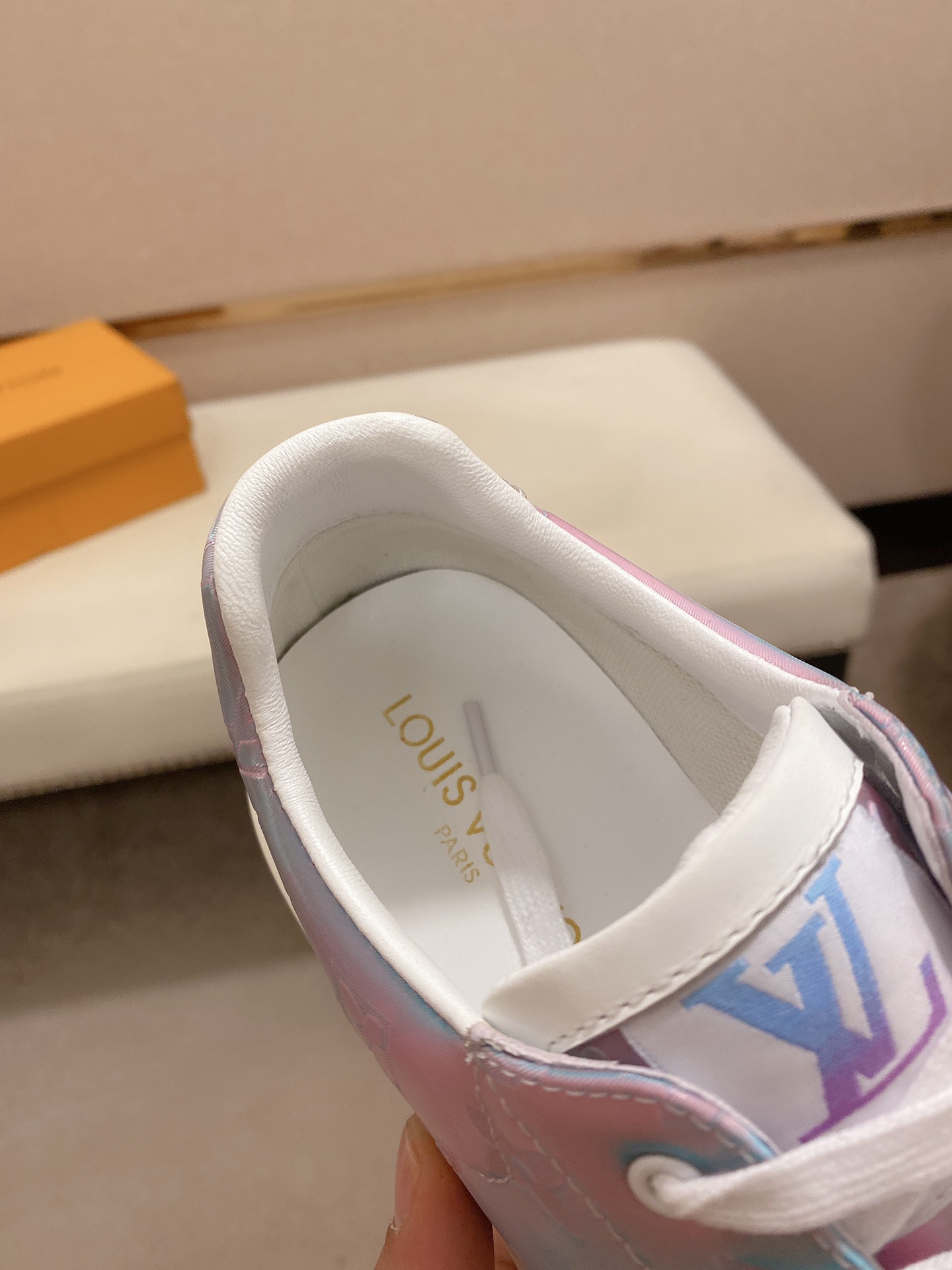 Louis Vuitton Low Top sneaker 112 - vstockx