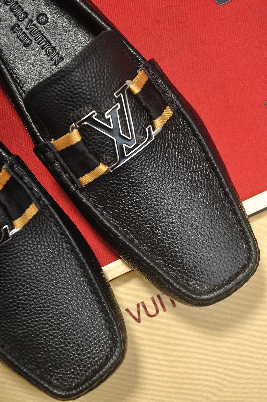 Louis Vuitton Leather Boots 27 - vstockx