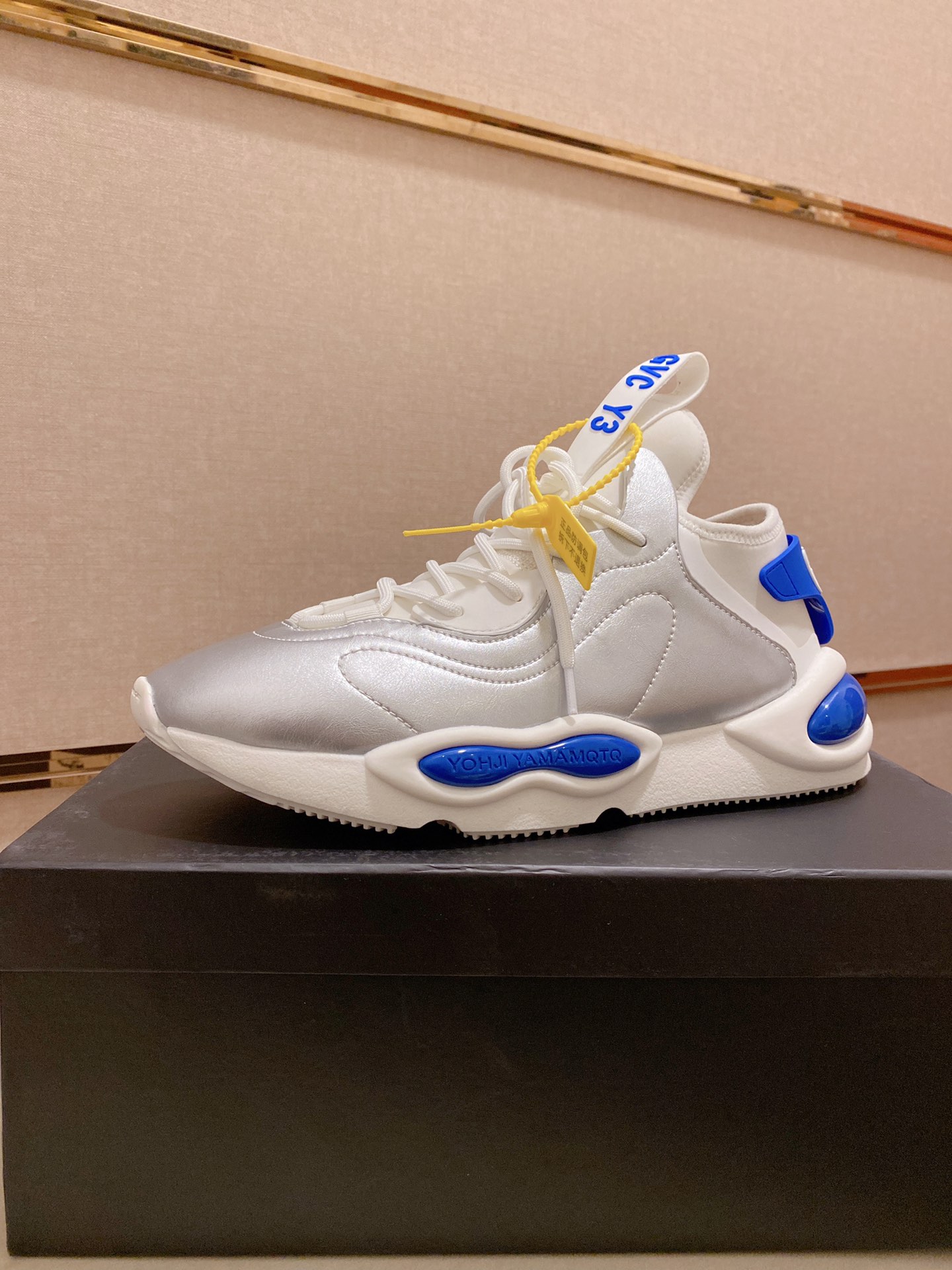 Y-3 Kaiwa Lace-Up Sneakers 2 - vstockx