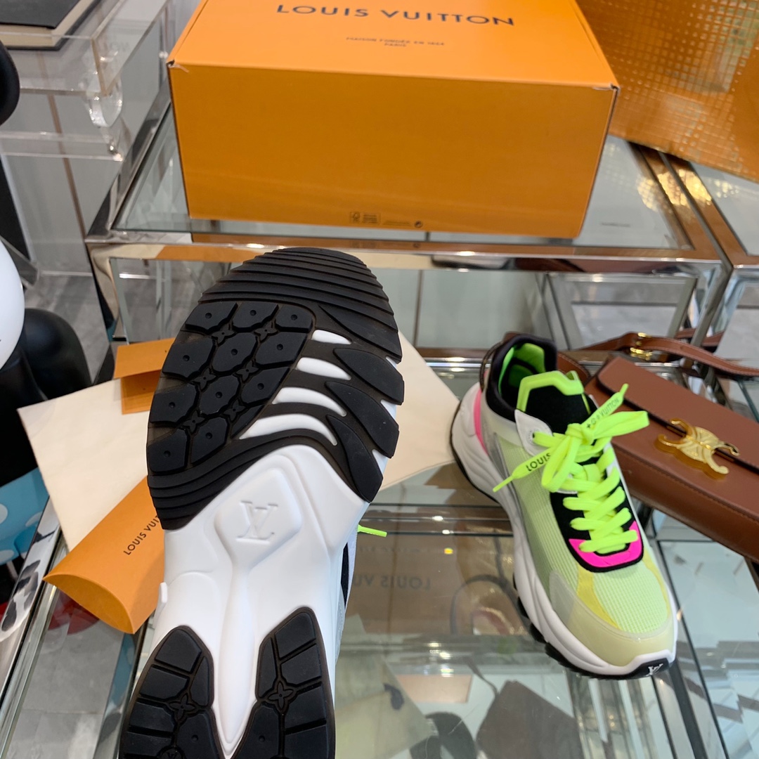 Louis Vuitton RUN 55 TRAINERS SNEAKER 3 - vstockx