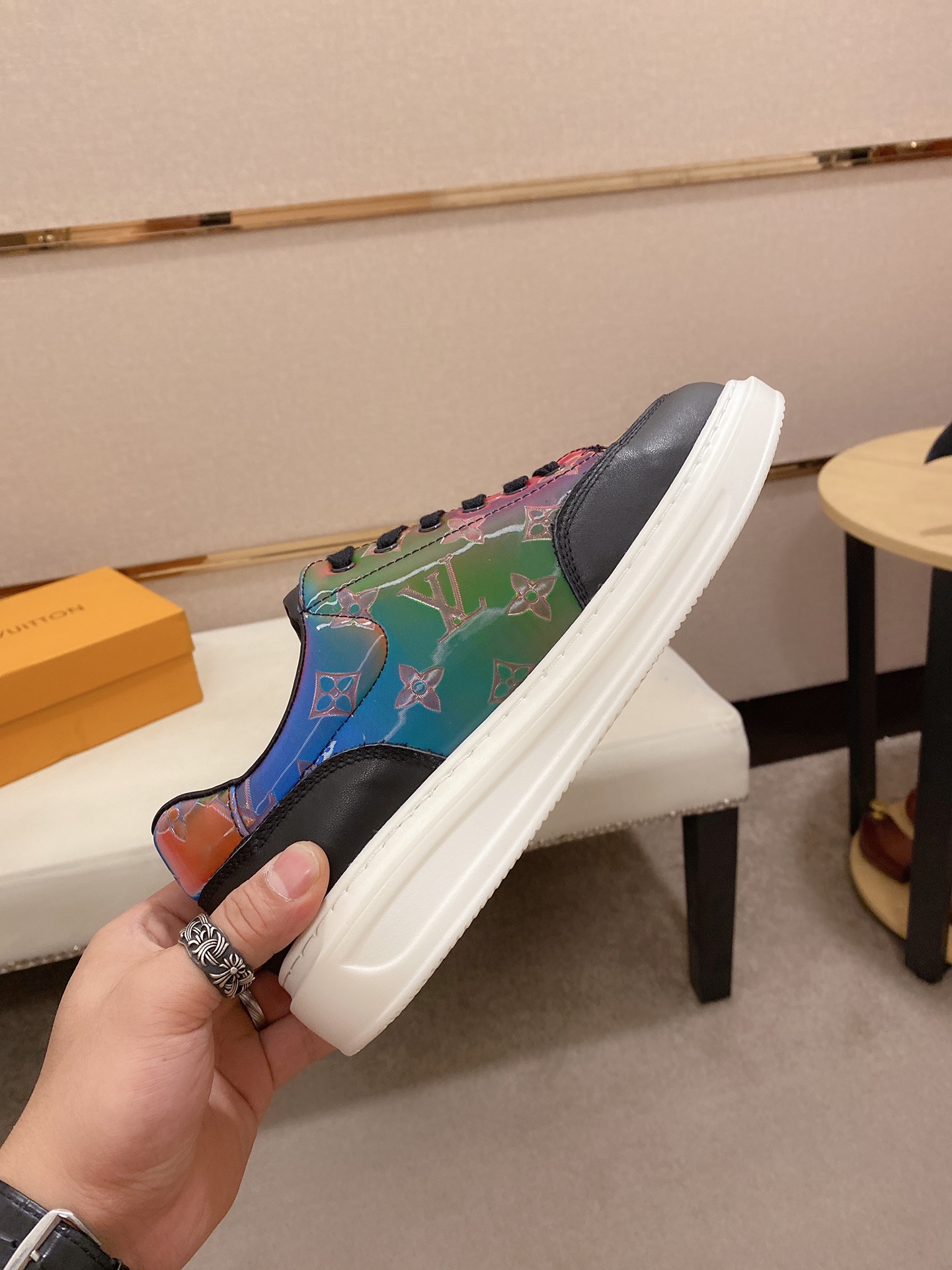 Louis Vuitton Low Top sneaker 113 - vstockx