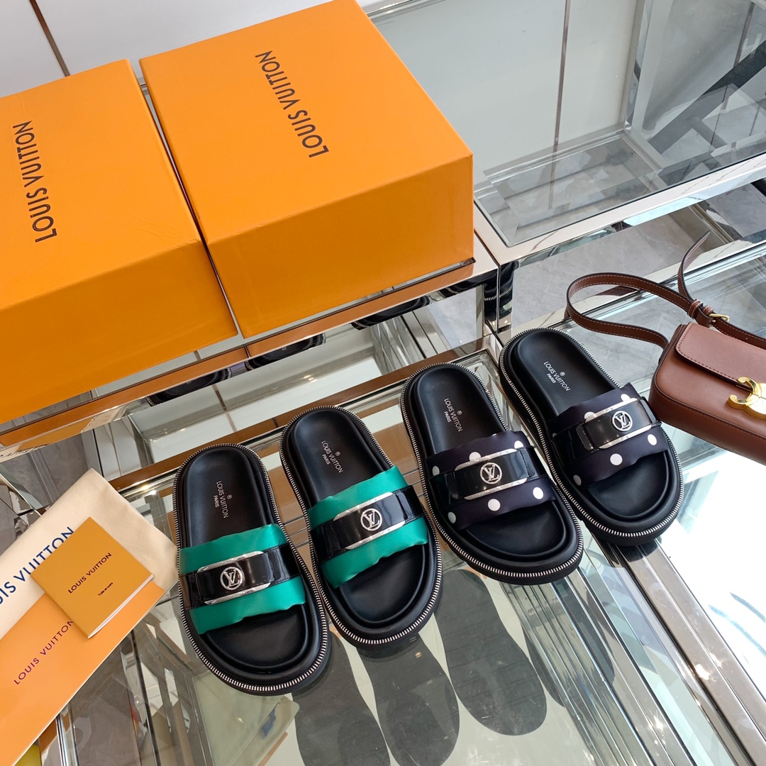 Louis Vuitton POOL PILLOW FLAT COMFORT MULES 4 - vstockx