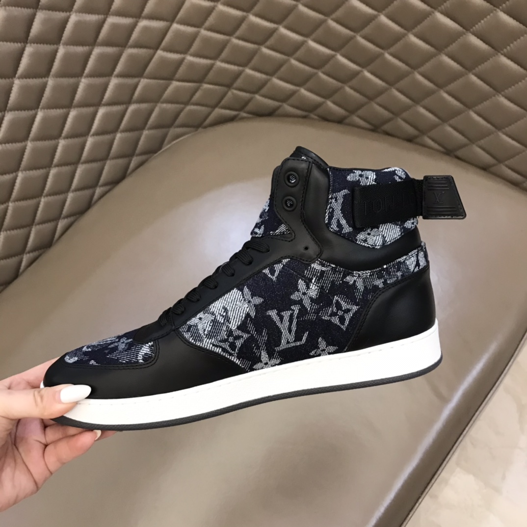 Louis Vuitton Rivoli sneaker 13 - vstockx