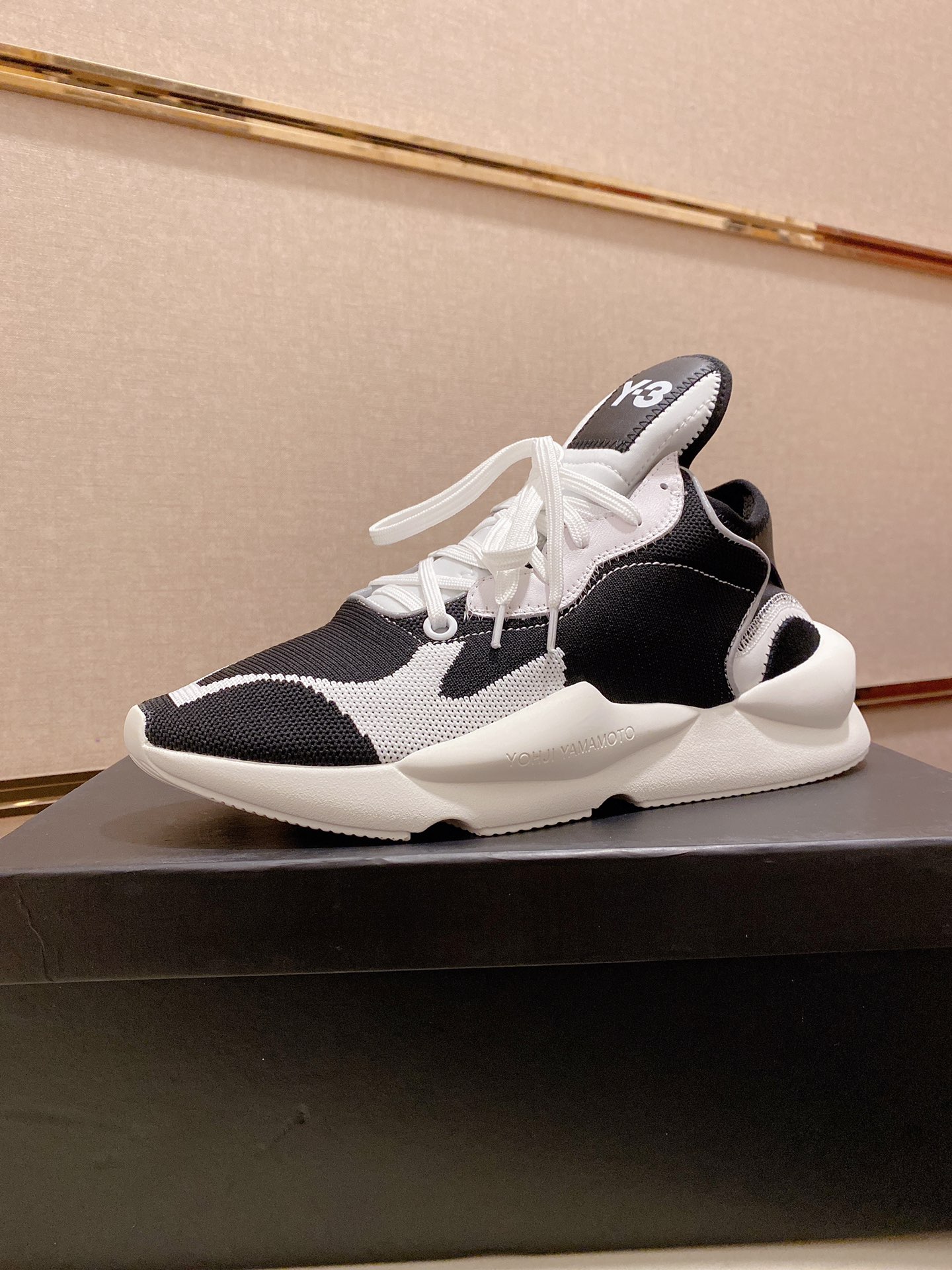 Y-3 Kaiwa Lace-Up Sneakers 12 - vstockx