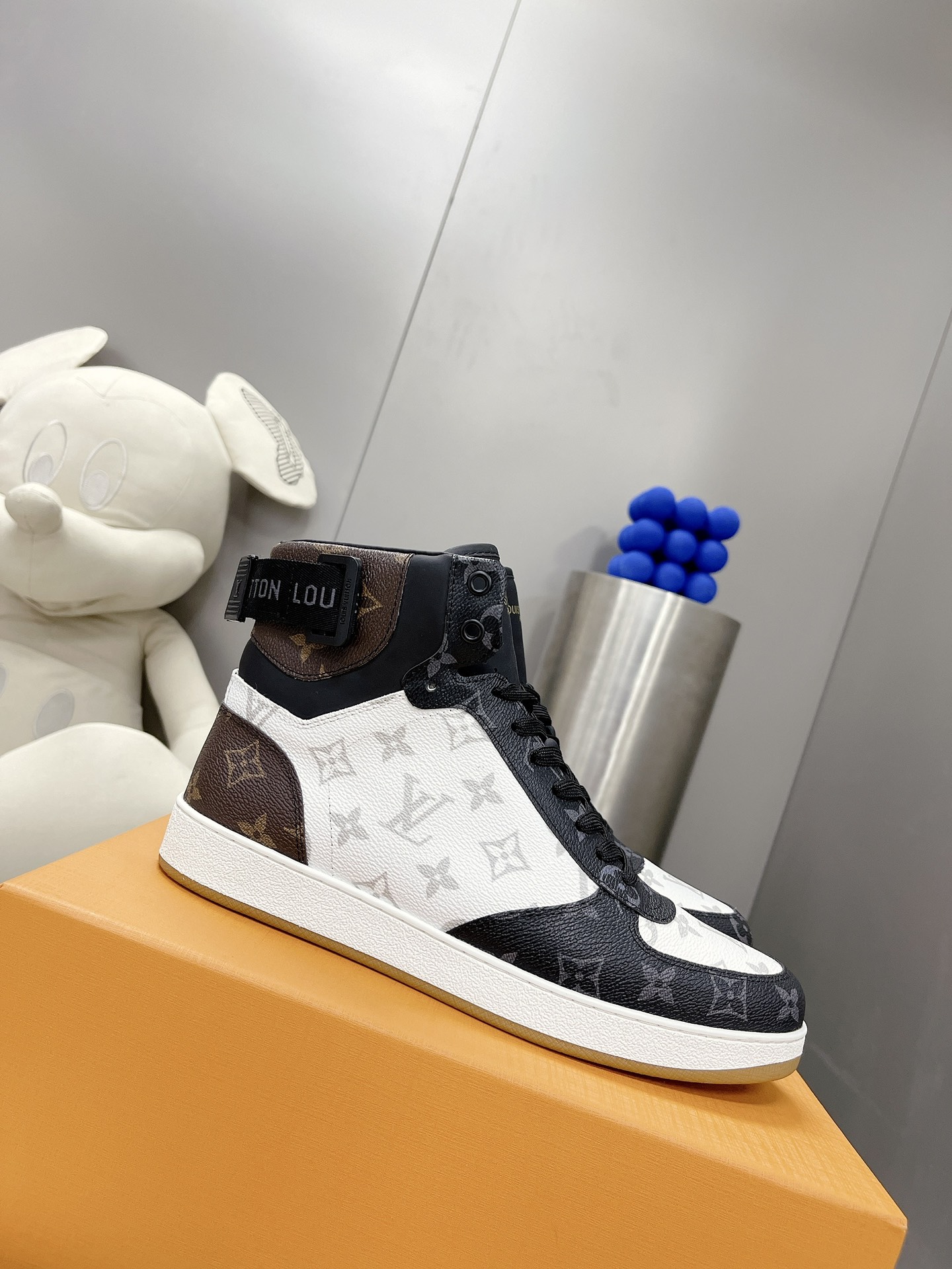 Louis Vuitton RIVOLI TRAINER BOOTS SNEAKER 11 - vstockx