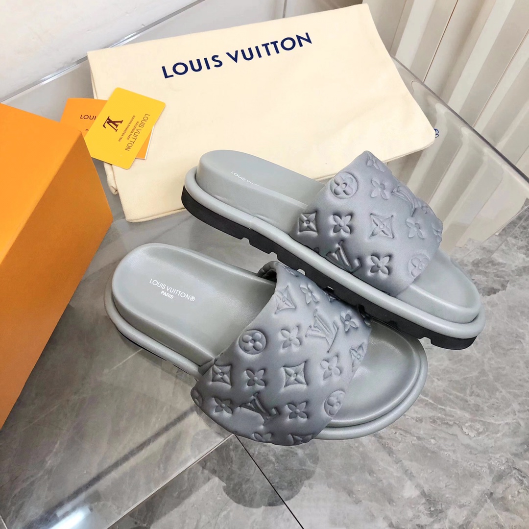 Louis Vuitton POOL PILLOW COMFORT MULES WOMEN 1 - vstockx