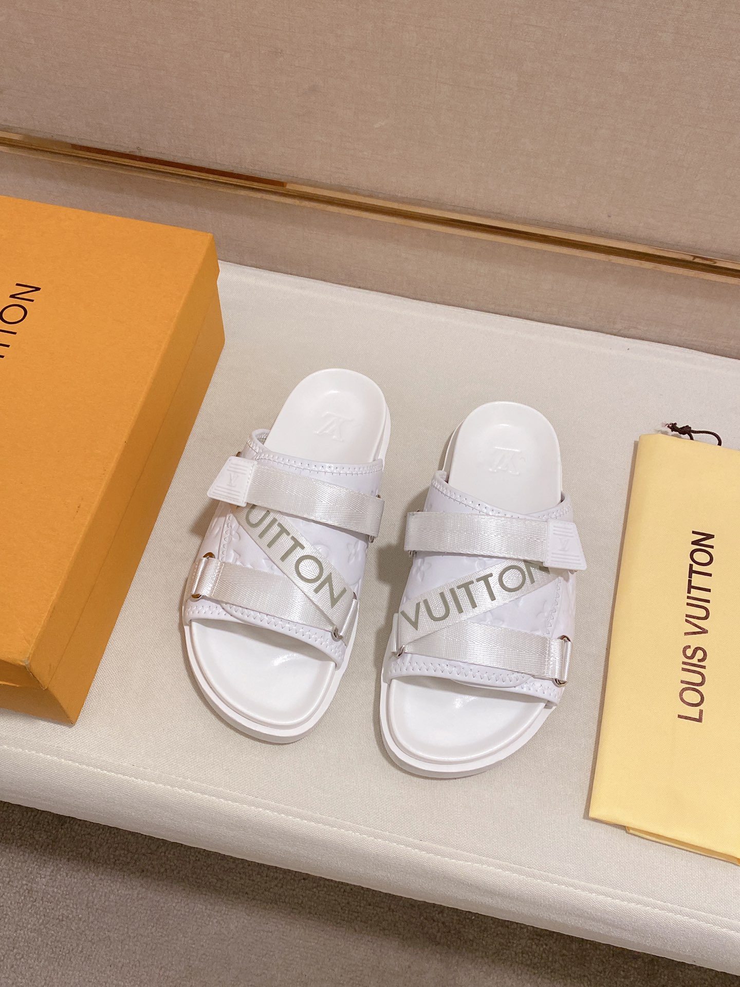 Louis Vuitton Honolulu Sneaker 4 - vstockx