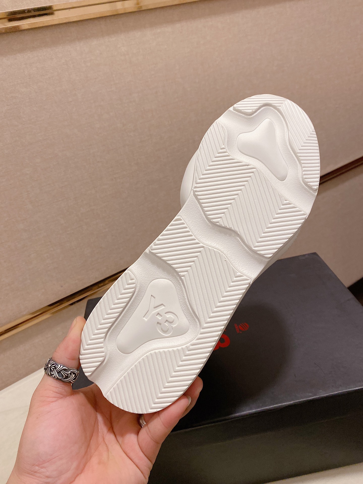 Y-3 Kaiwa Lace-Up Sneakers 12 - vstockx