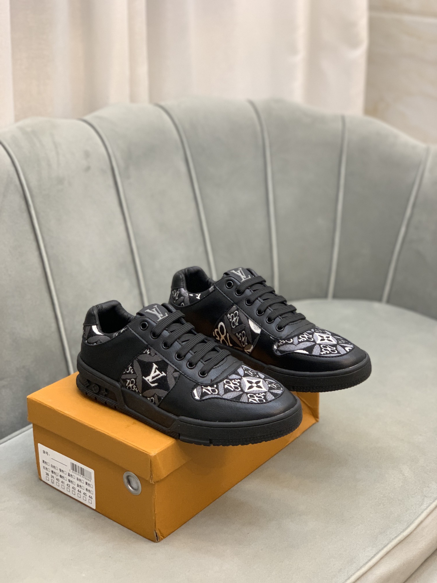 Louis Vuitton Low Top sneaker 13 - vstockx