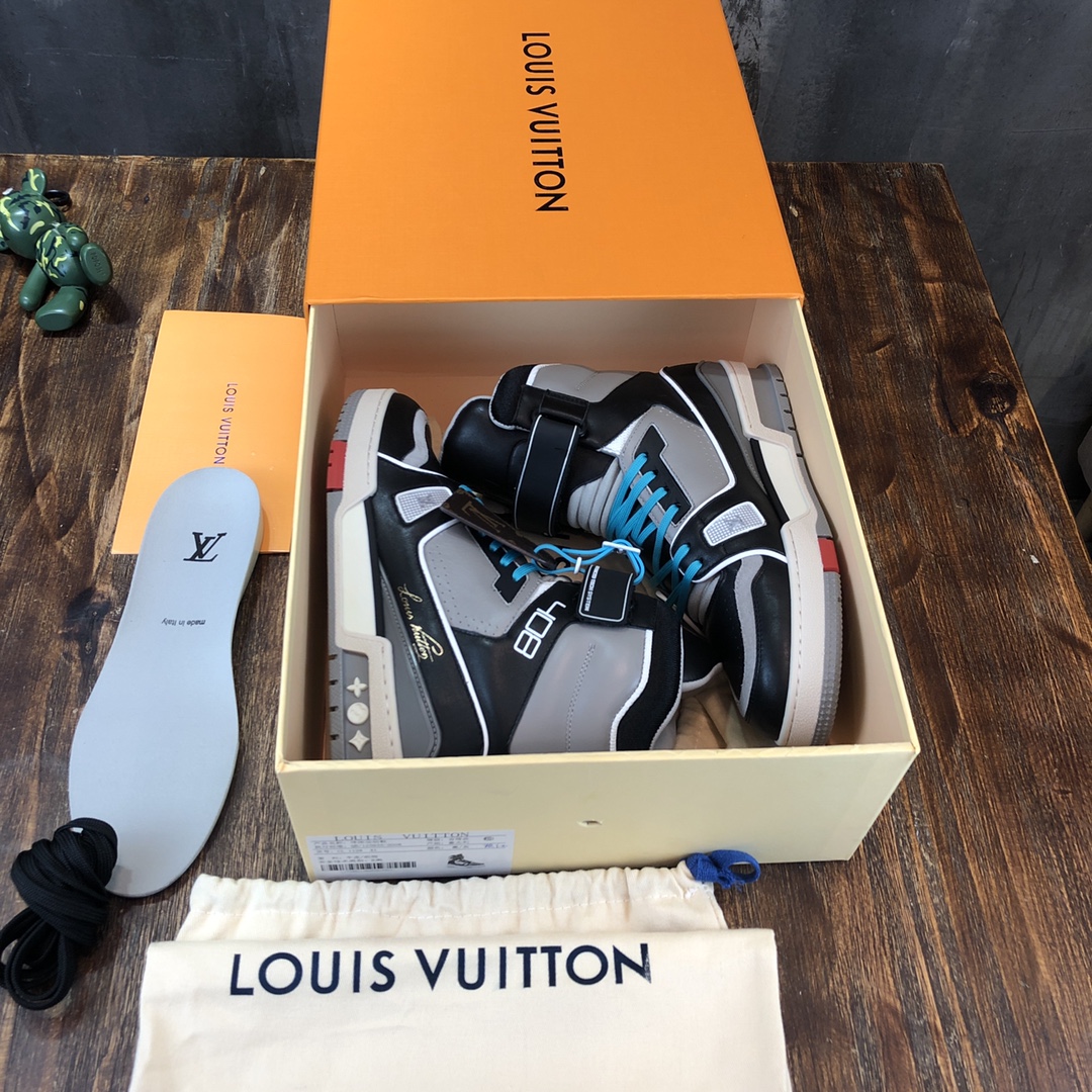 Louis Vuitton Trainer Sneakers 19 - vstockx