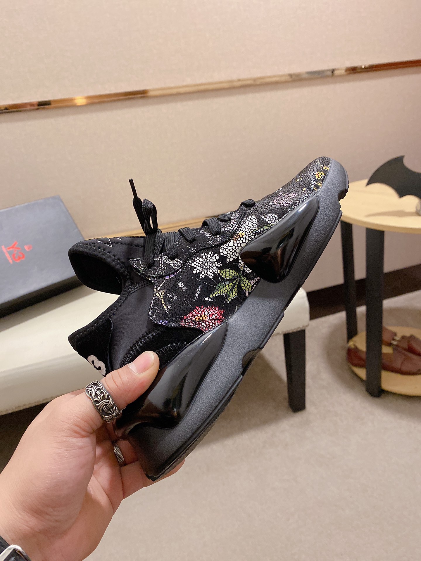 Y-3 Kaiwa Lace-Up Sneakers 16 - vstockx