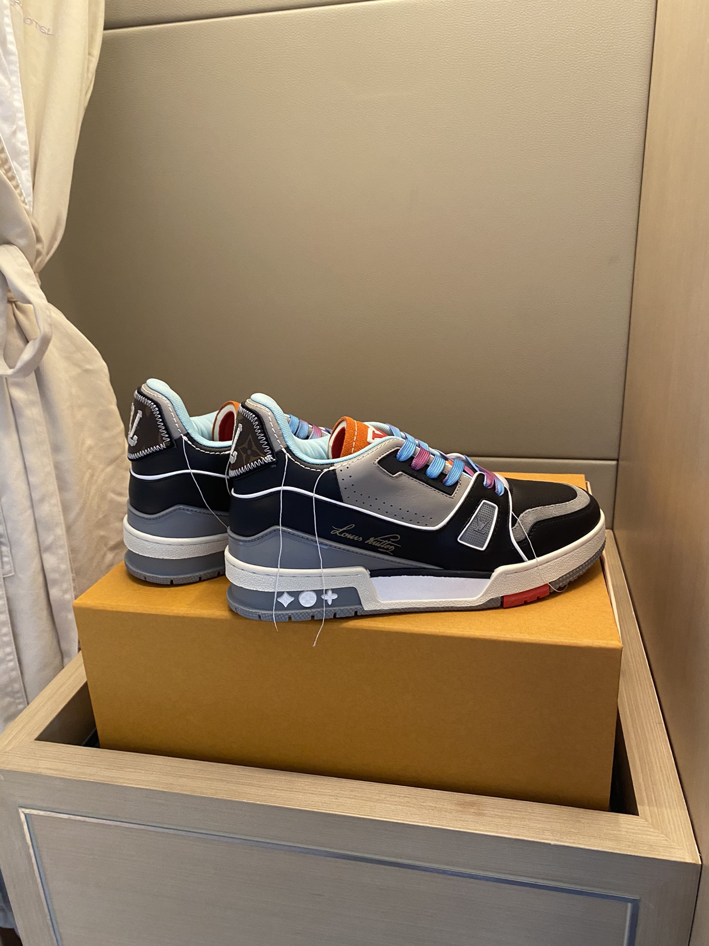 Louis Vuitton LV TRAINERS SNEAKER 9 - vstockx