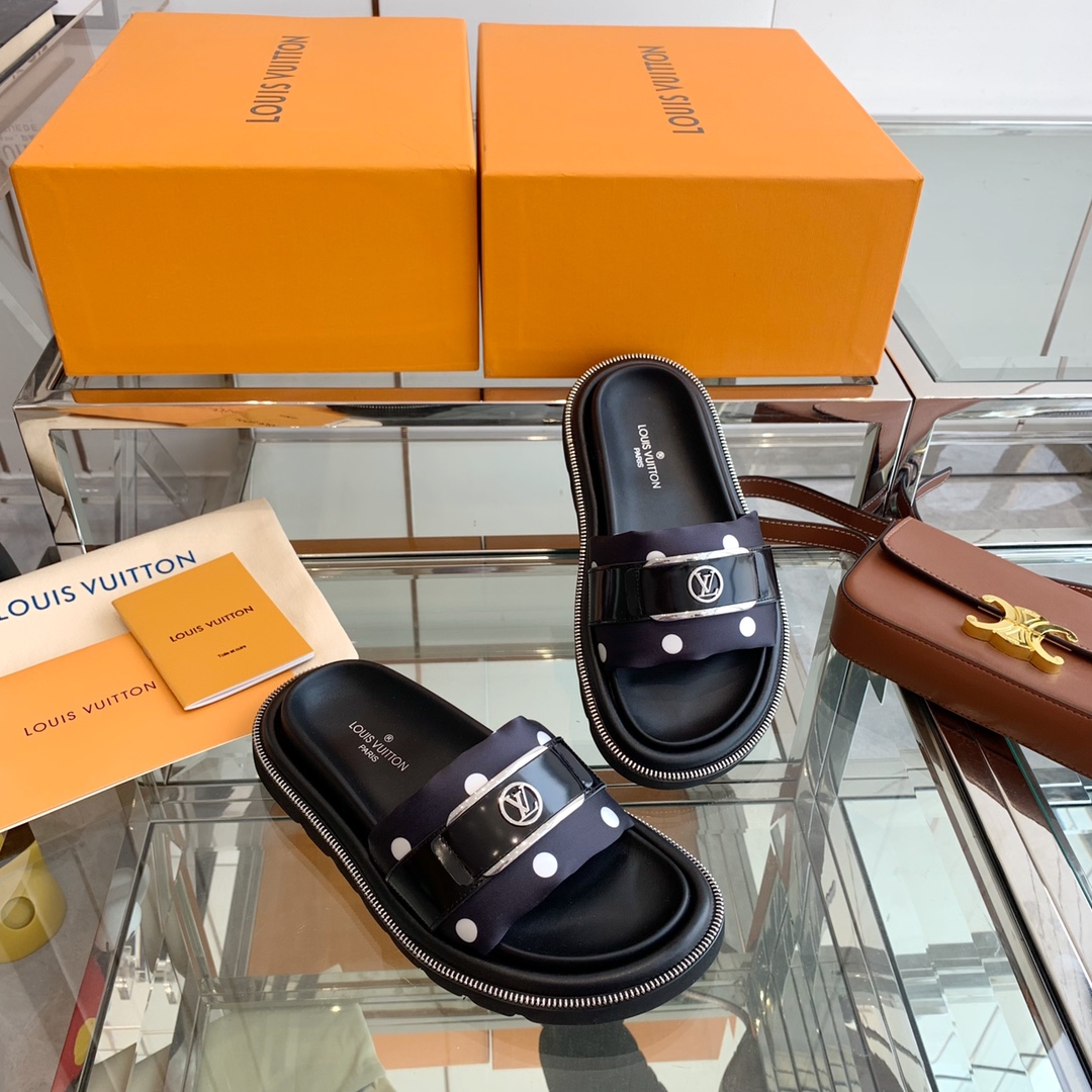 Louis Vuitton POOL PILLOW FLAT COMFORT MULES 4 - vstockx