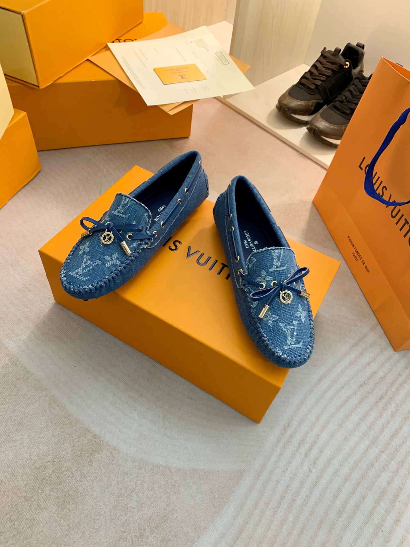 Louis Vuitton GLORIA FLAT LOAFERS WOMEN 11 - vstockx