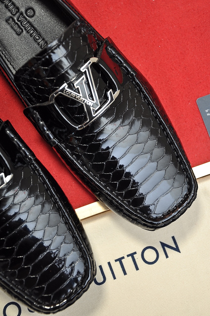 Louis Vuitton Leather Boots 14 - vstockx