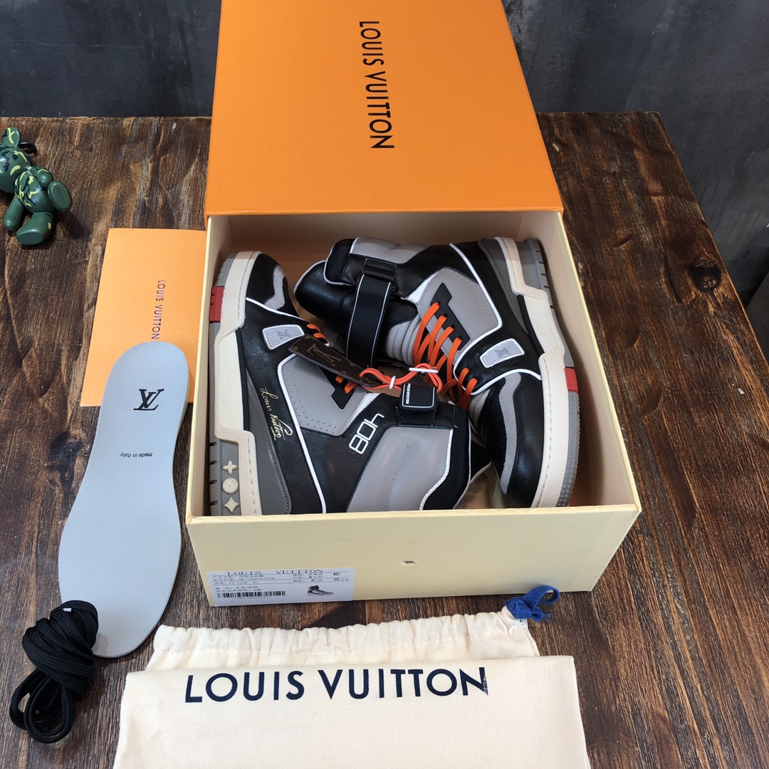 Louis Vuitton Trainer Sneakers 20 - vstockx