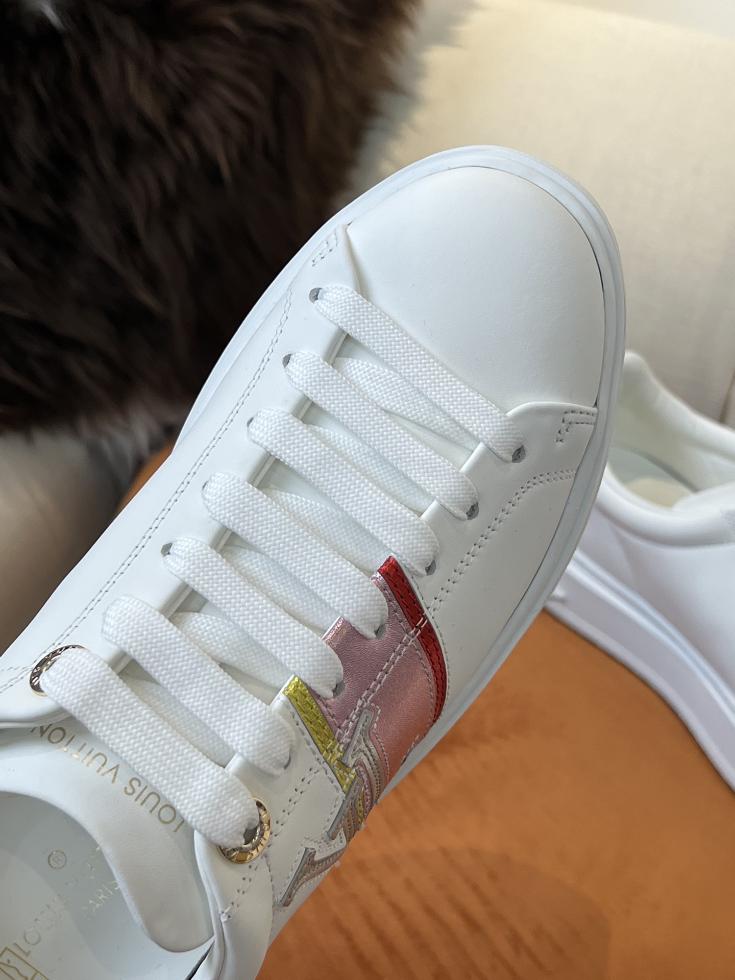 Louis Vuitton TIME OUT TRAINERS 1 - vstockx