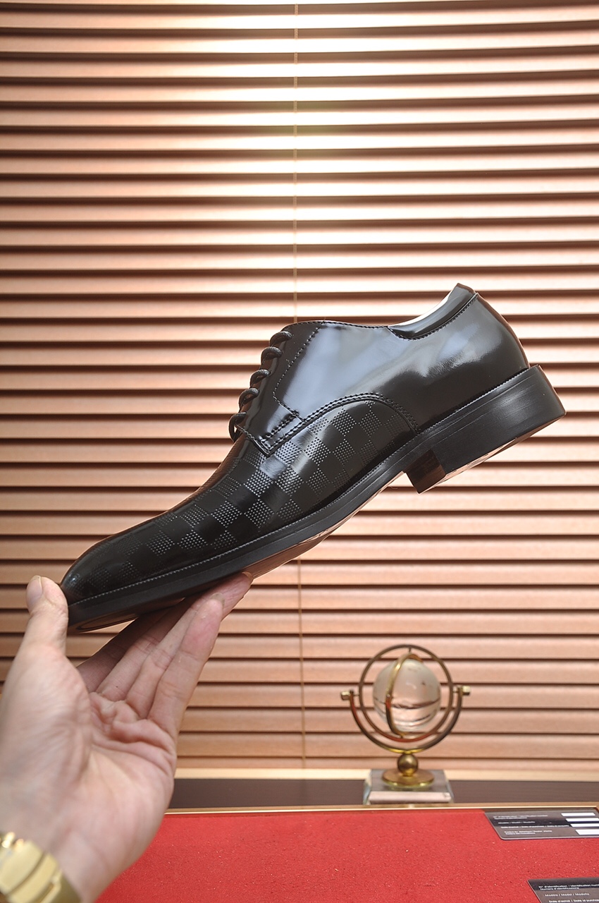 Louis Vuitton Leather Boots 44 - vstockx