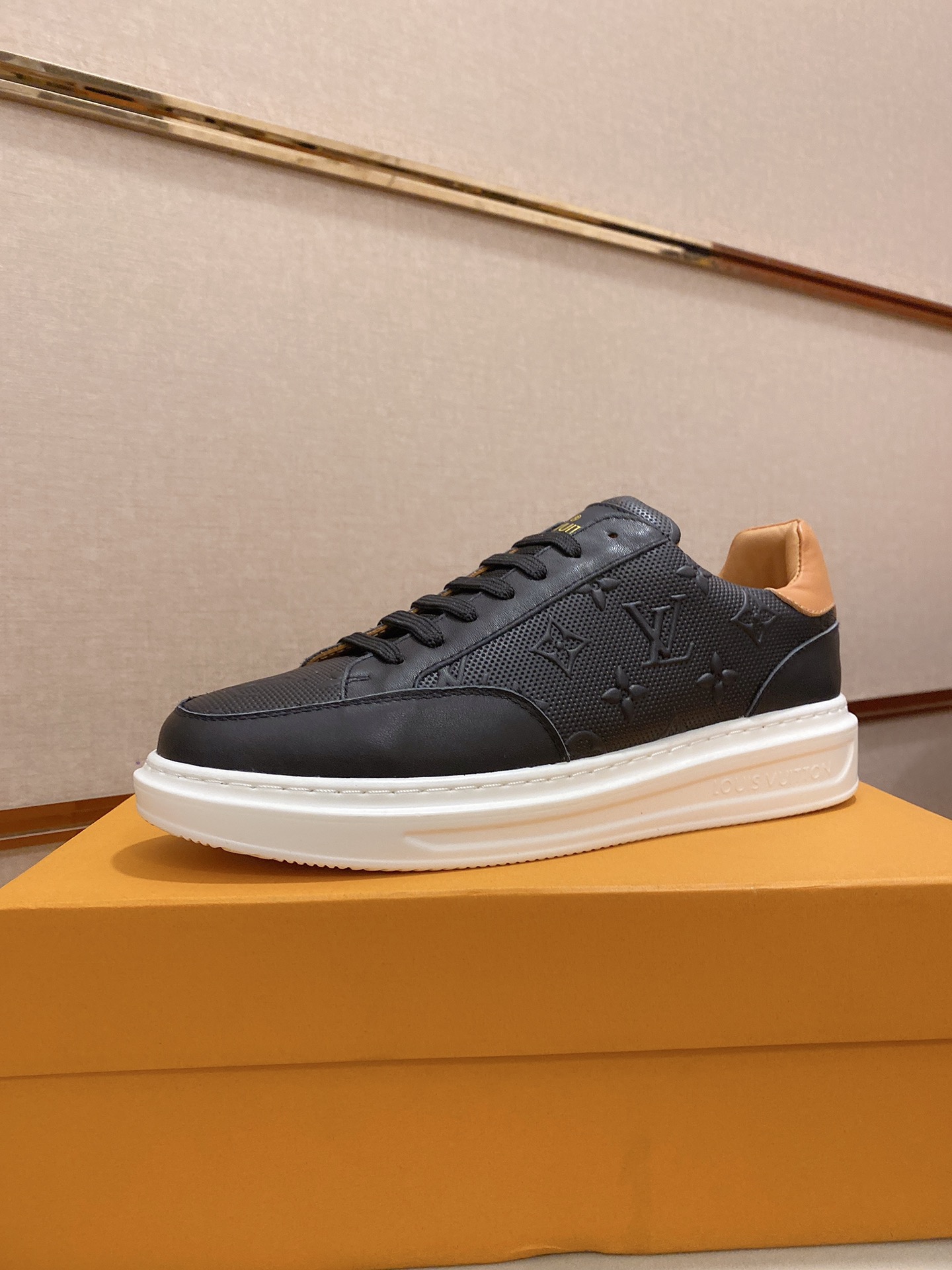 Louis Vuitton Low Top sneaker 119 - vstockx