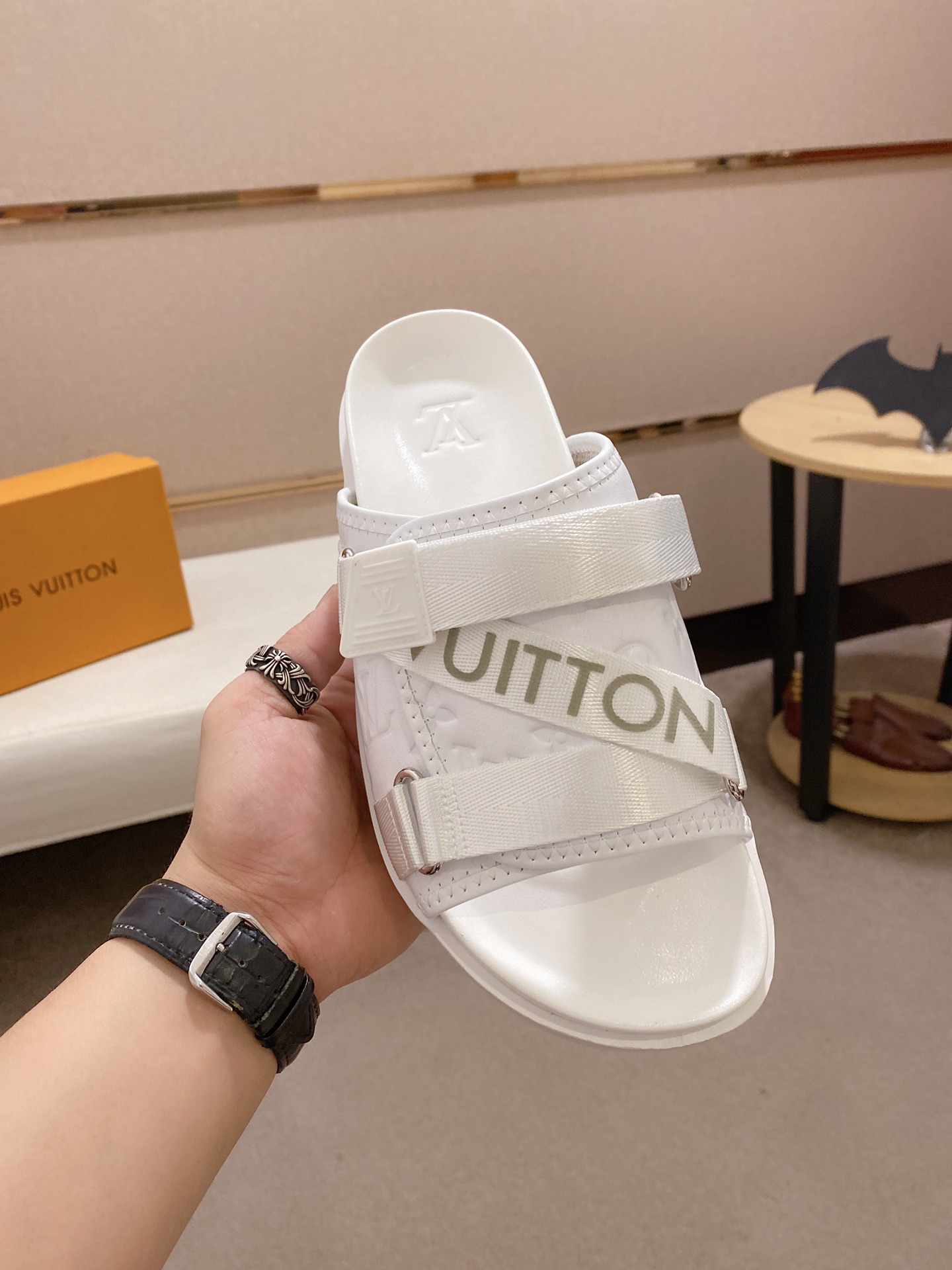 Louis Vuitton Honolulu Sneaker 4 - vstockx