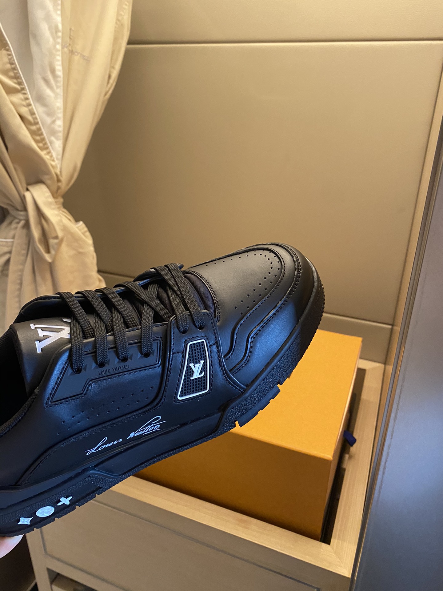 Louis Vuitton LV TRAINERS SNEAKER 9 - vstockx