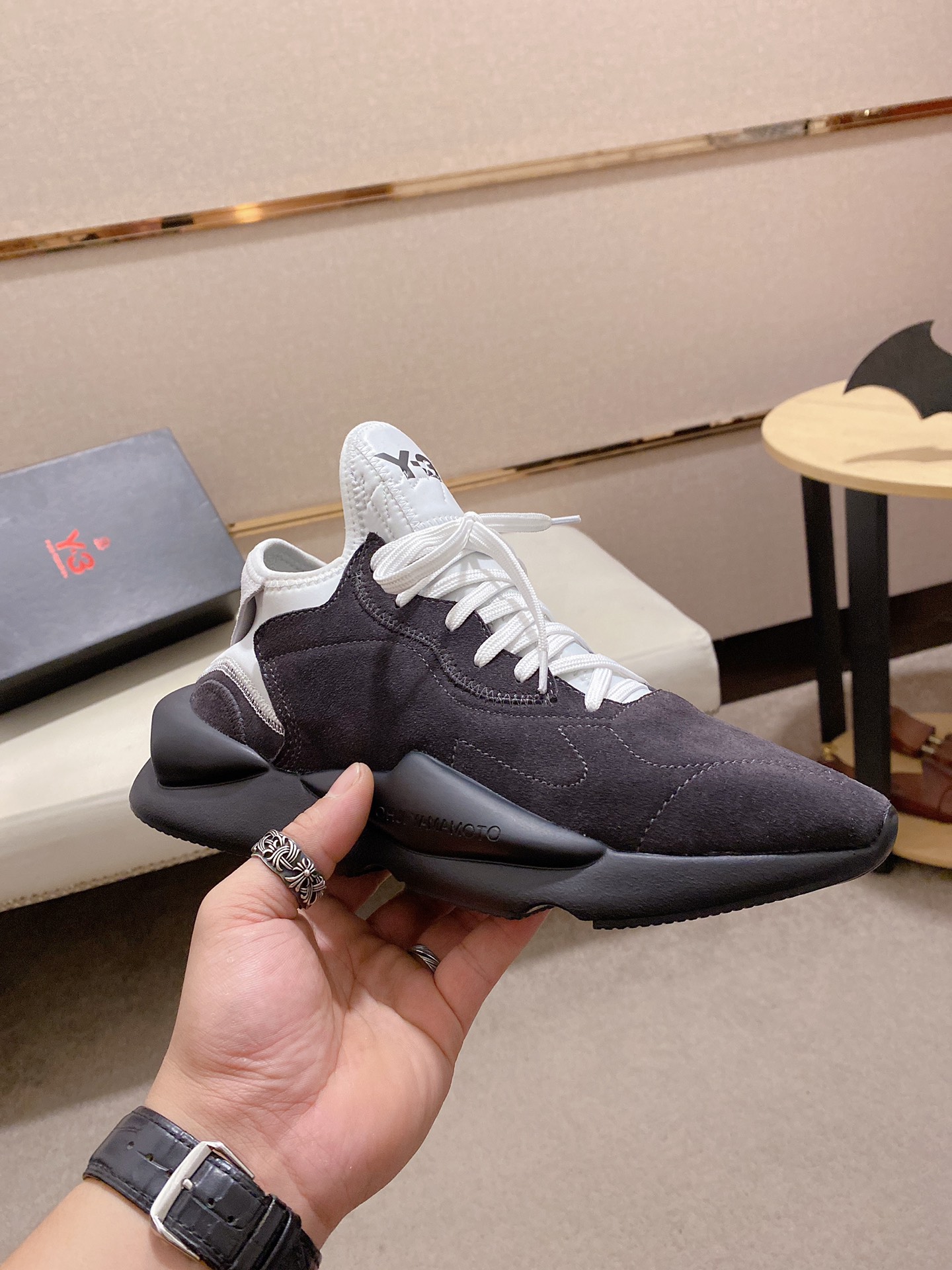 Y-3 Kaiwa Lace-Up Sneakers 18 - vstockx