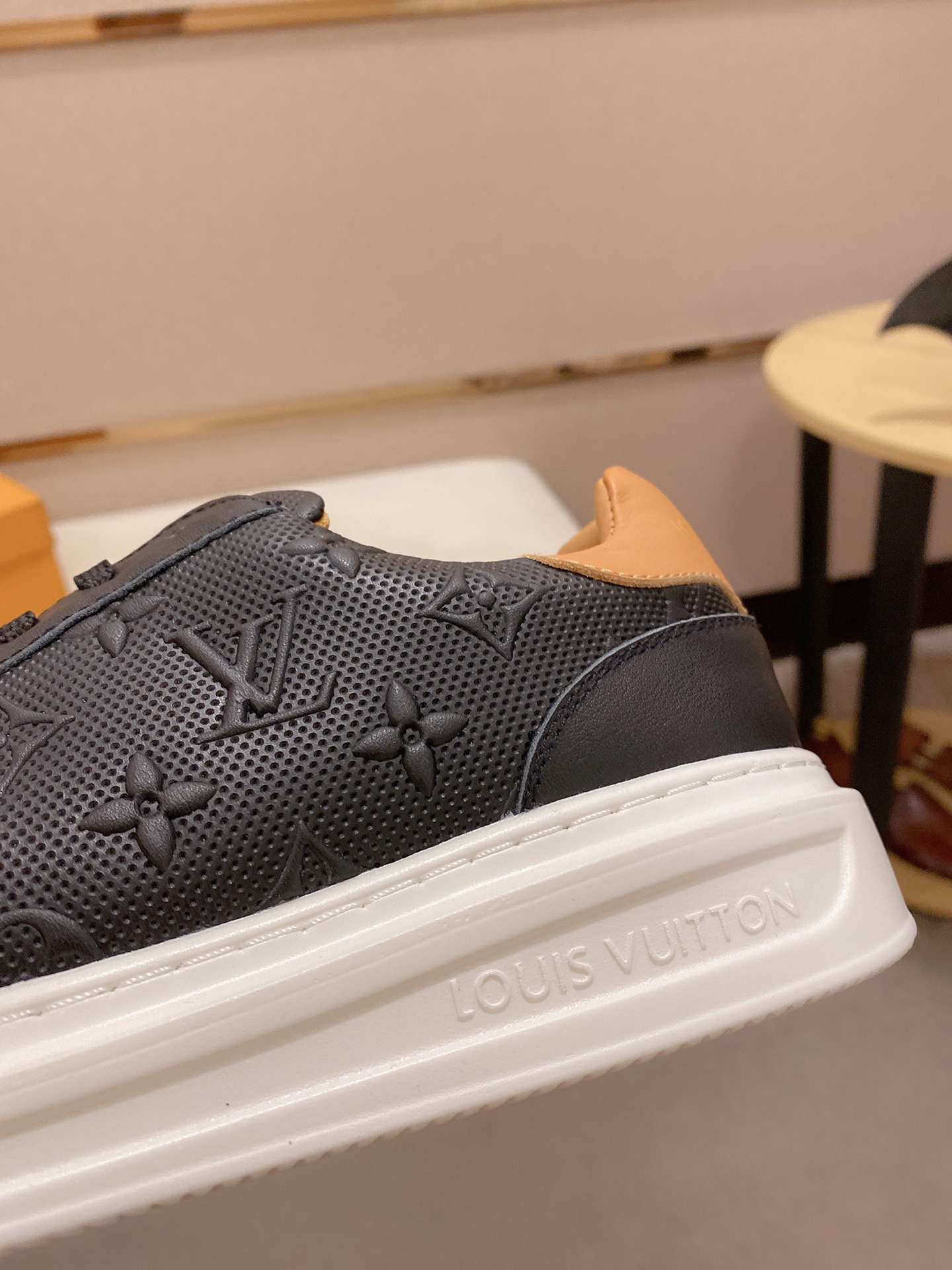 Louis Vuitton Low Top sneaker 119 - vstockx