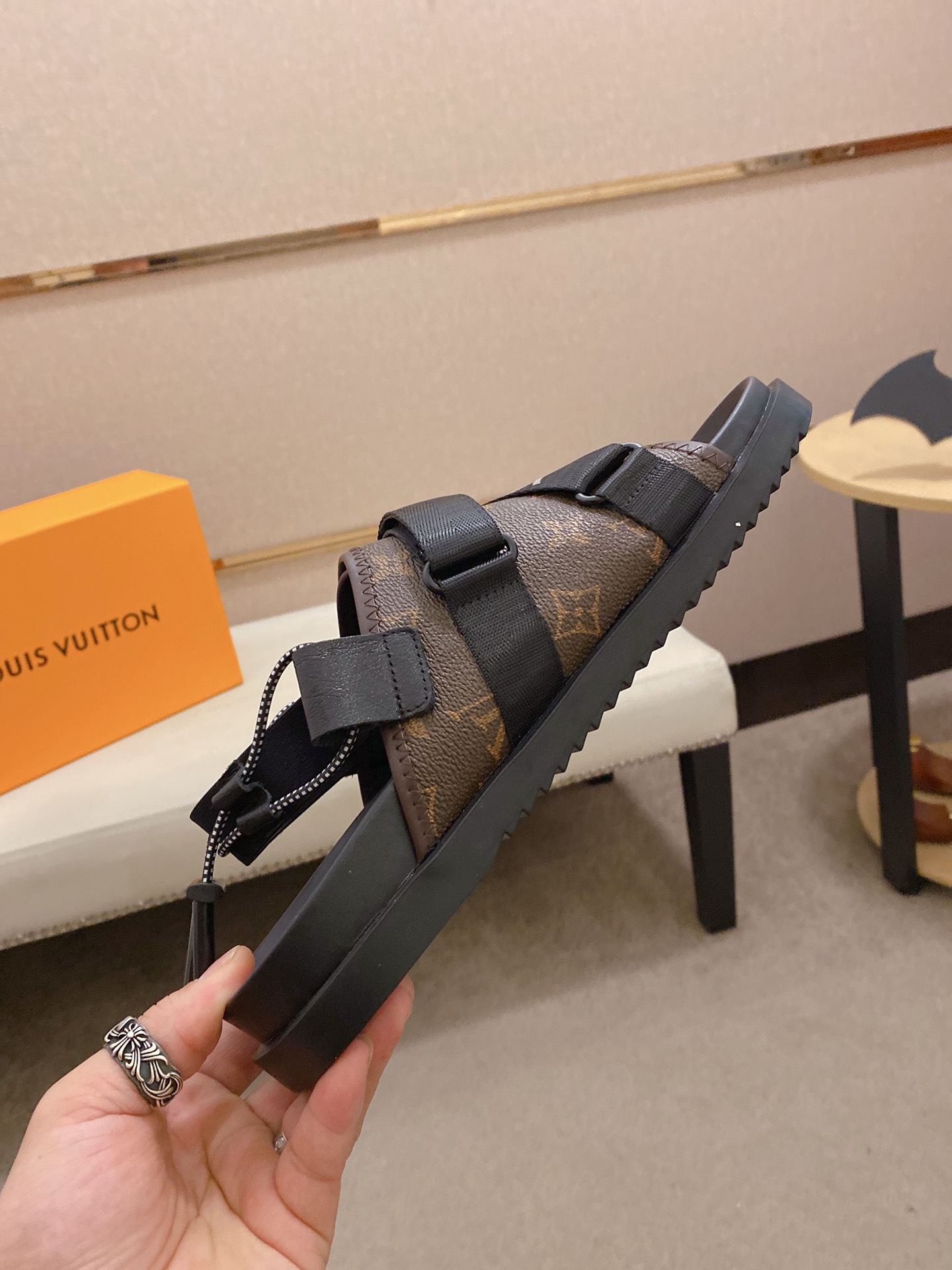 Louis Vuitton Honolulu Sneaker 16 - vstockx