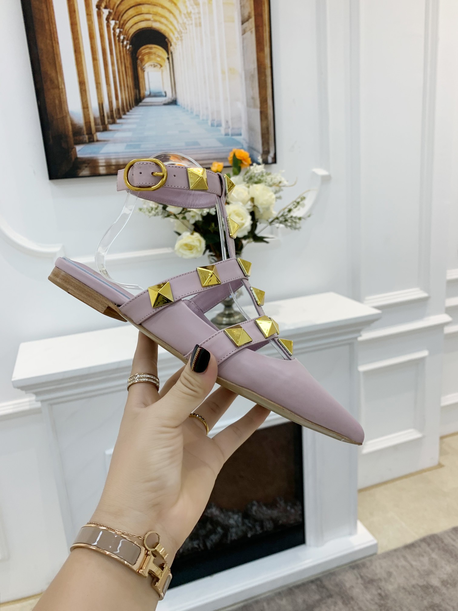 VALENTINO GARAVANI Roman Stud WOMEN 33 - vstockx