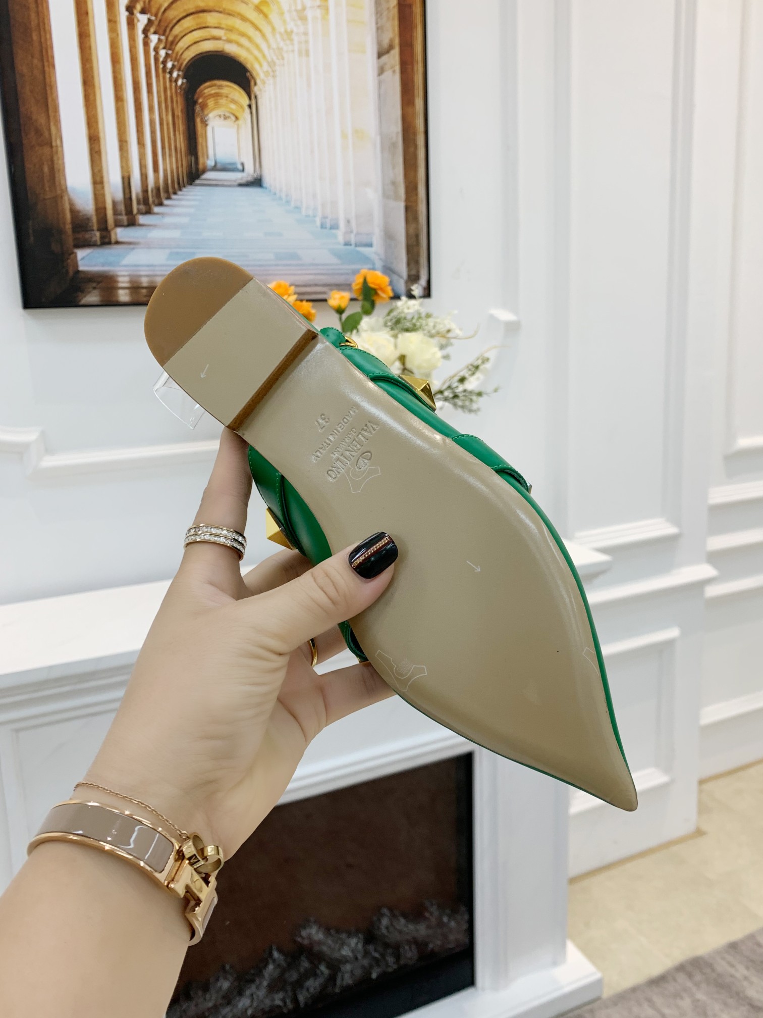 VALENTINO GARAVANI Roman Stud WOMEN 33 - vstockx