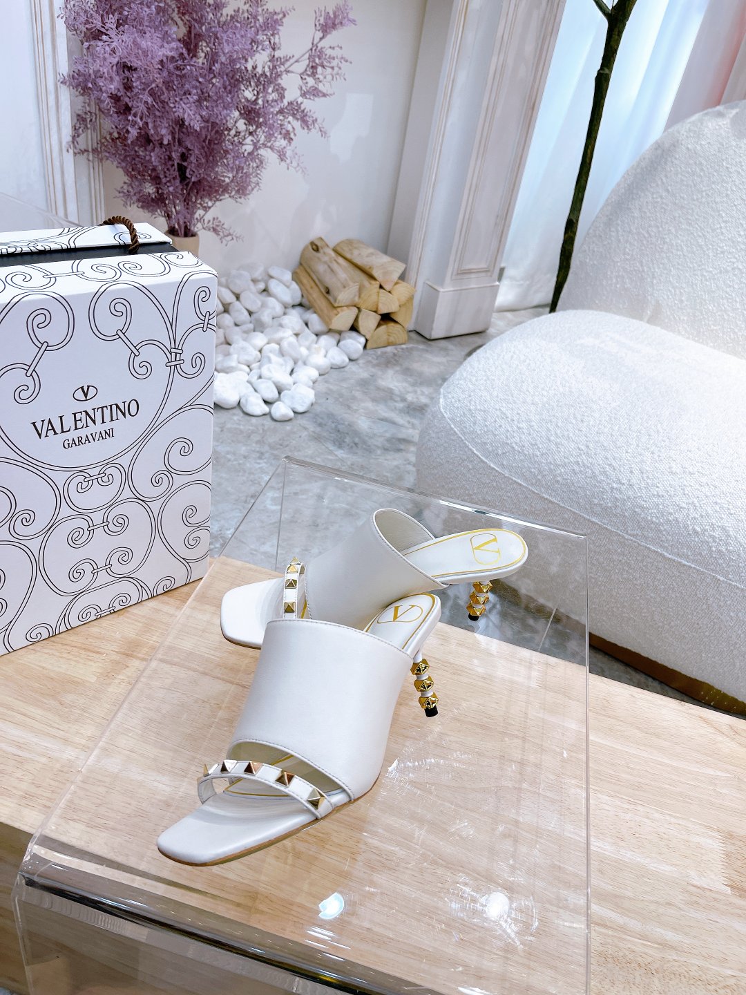 VALENTINO GARAVANI ROMAN STUD WOMEN 11 - vstockx