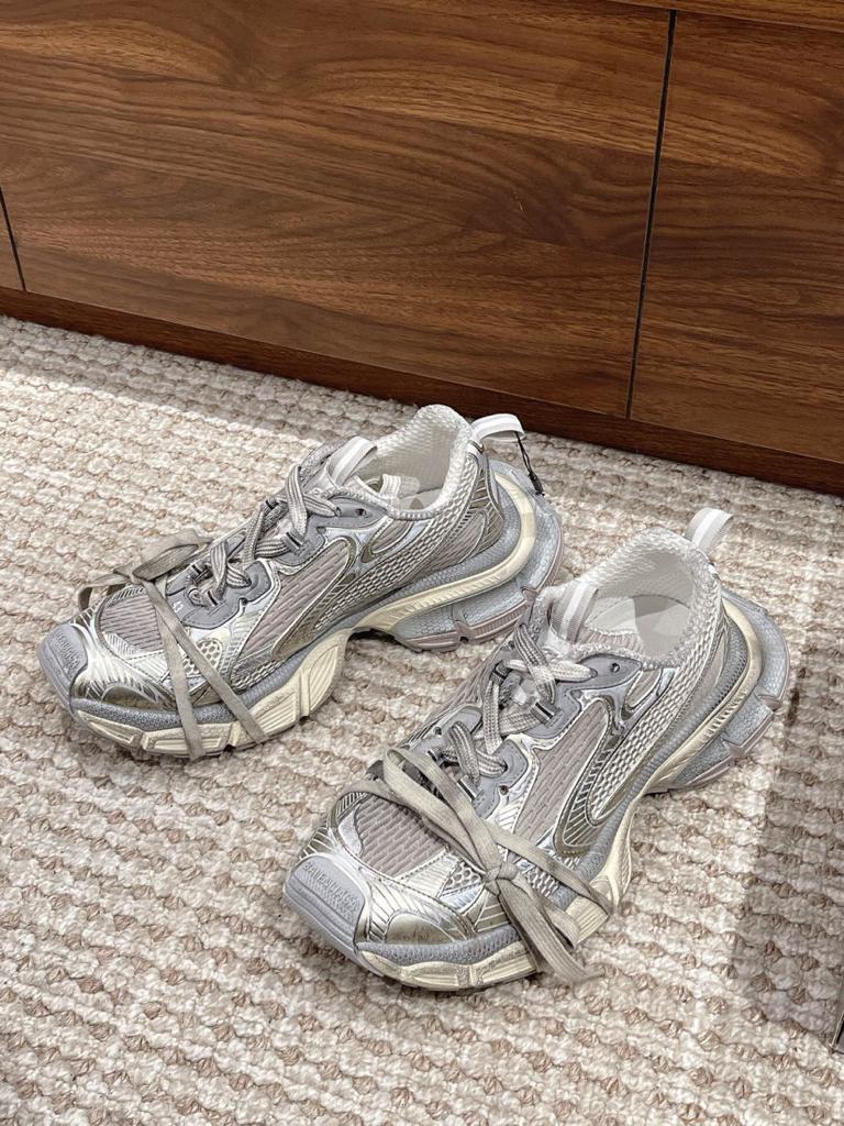 Balenciaga 3XL Off White - vstockx